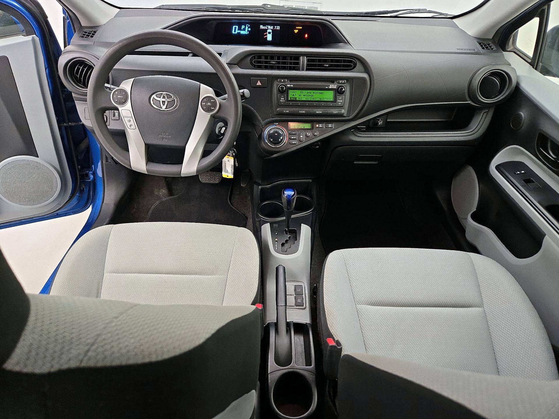 Thumbnail: 2014 Toyota Prius c - 9
