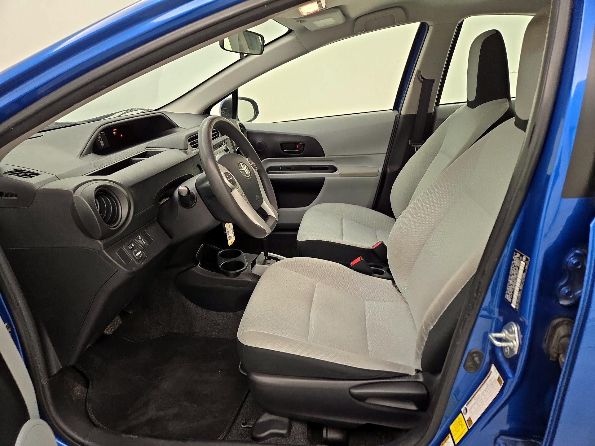 Thumbnail: 2014 Toyota Prius c - 11