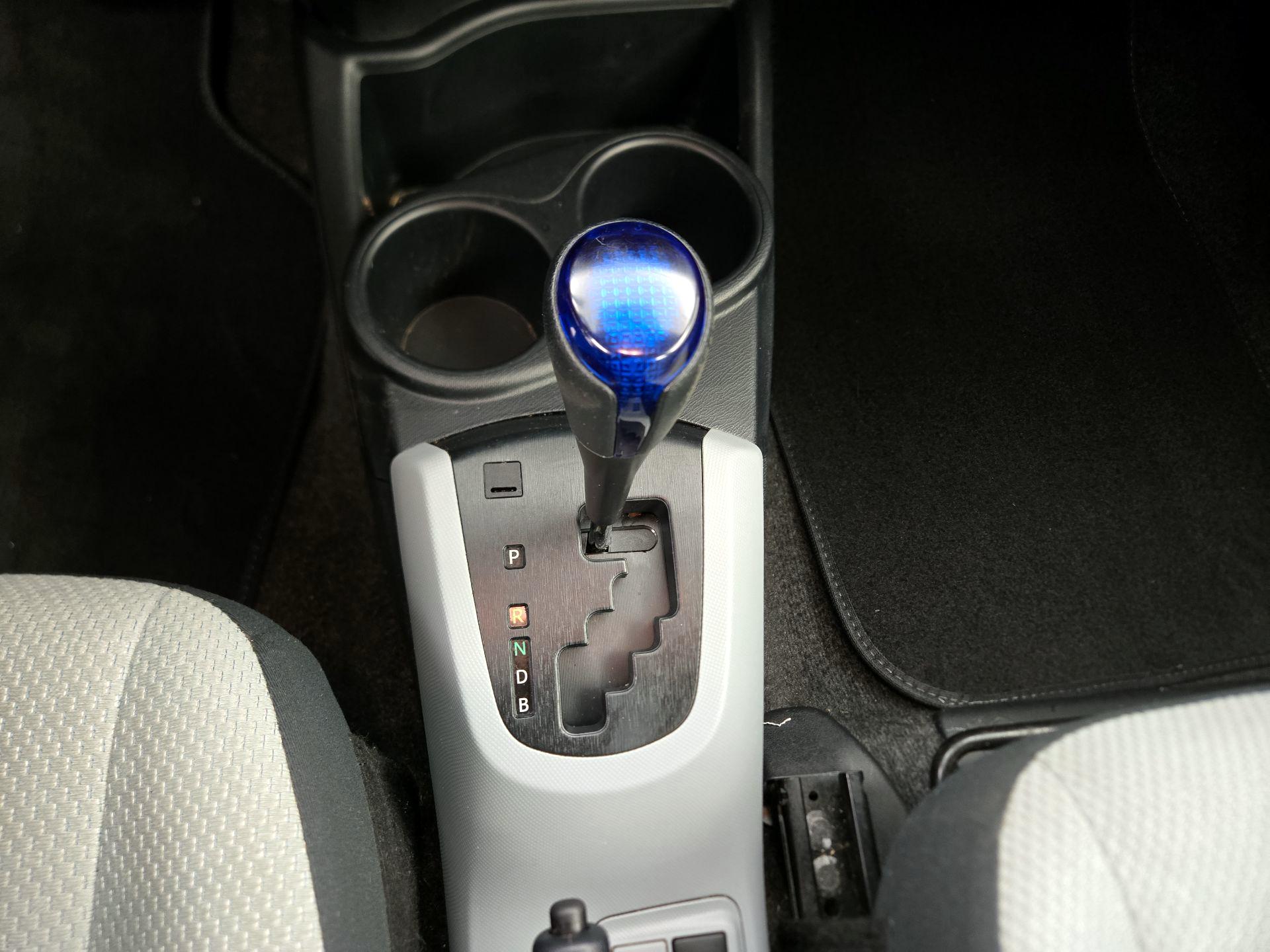 Thumbnail: 2014 Toyota Prius c - 16