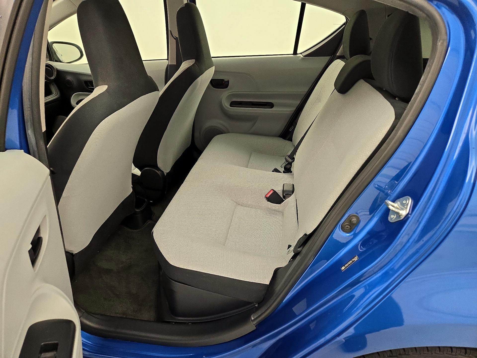 Thumbnail: 2014 Toyota Prius c - 18