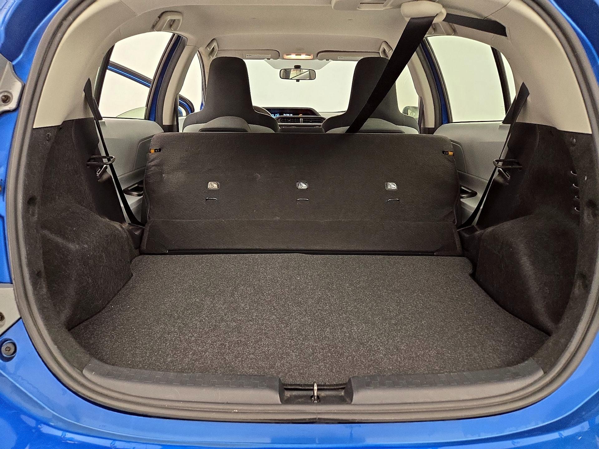 Thumbnail: 2014 Toyota Prius c - 20