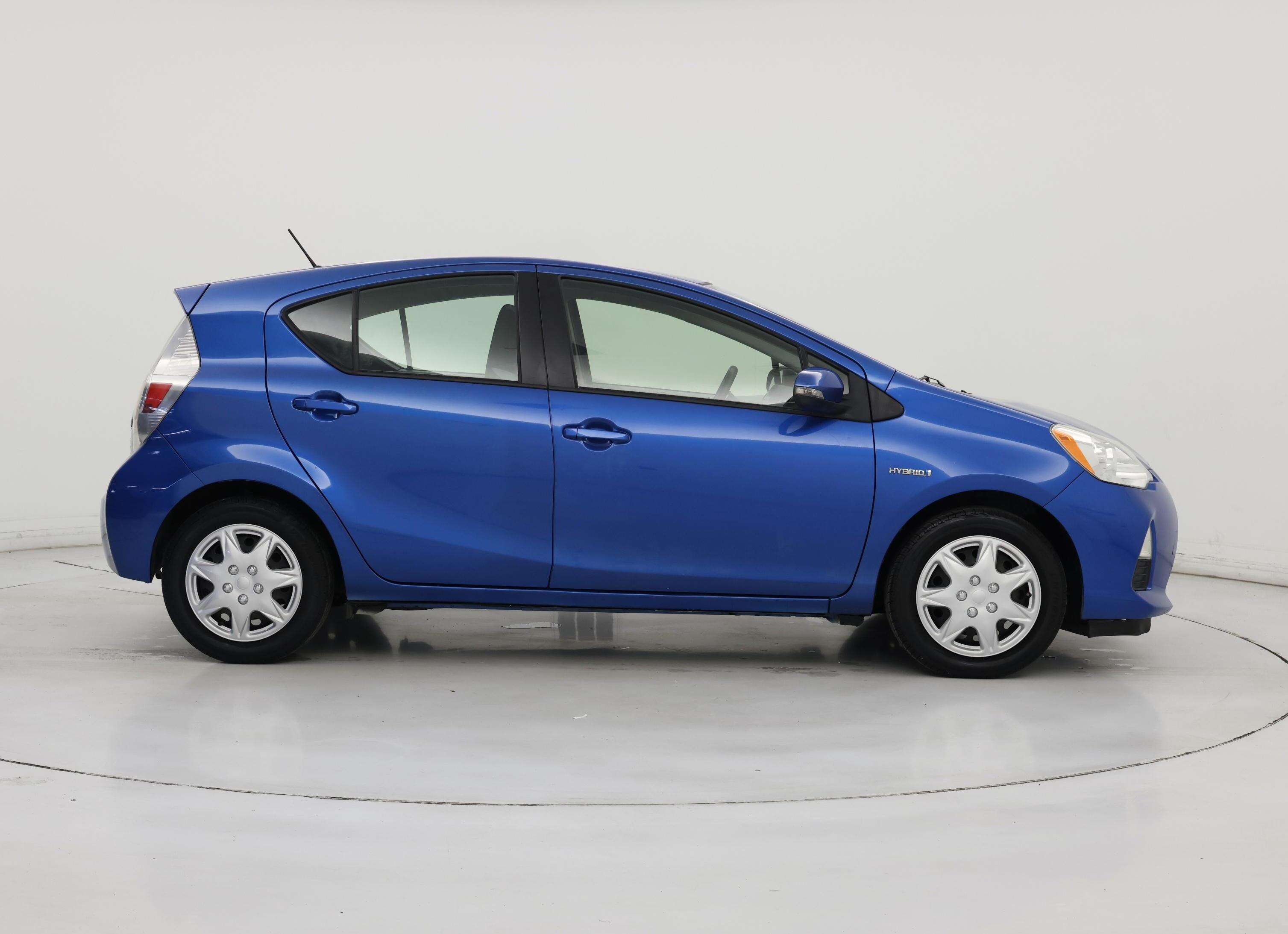 Thumbnail: 2014 Toyota Prius c - 7