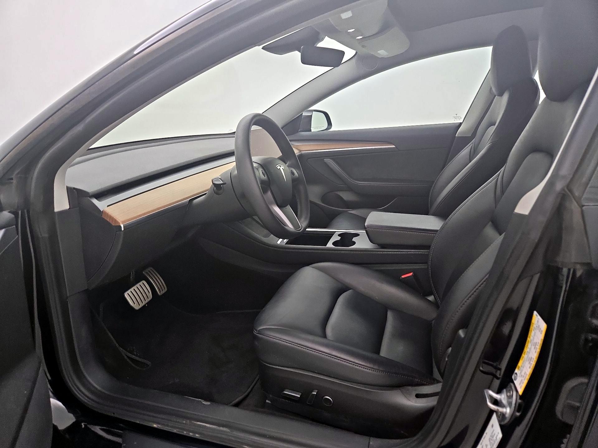 Thumbnail: 2022 Tesla Model 3 - 11