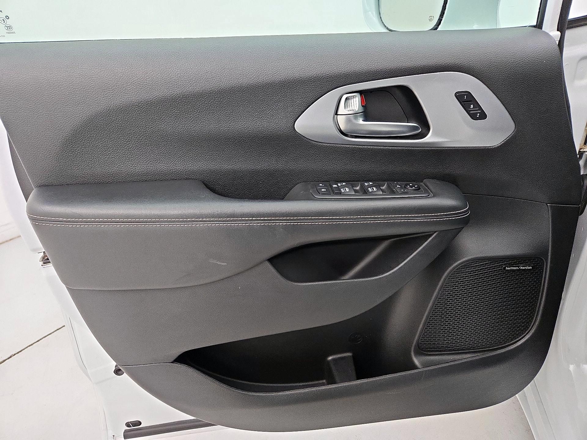 Thumbnail: 2020 Chrysler Pacifica - 12