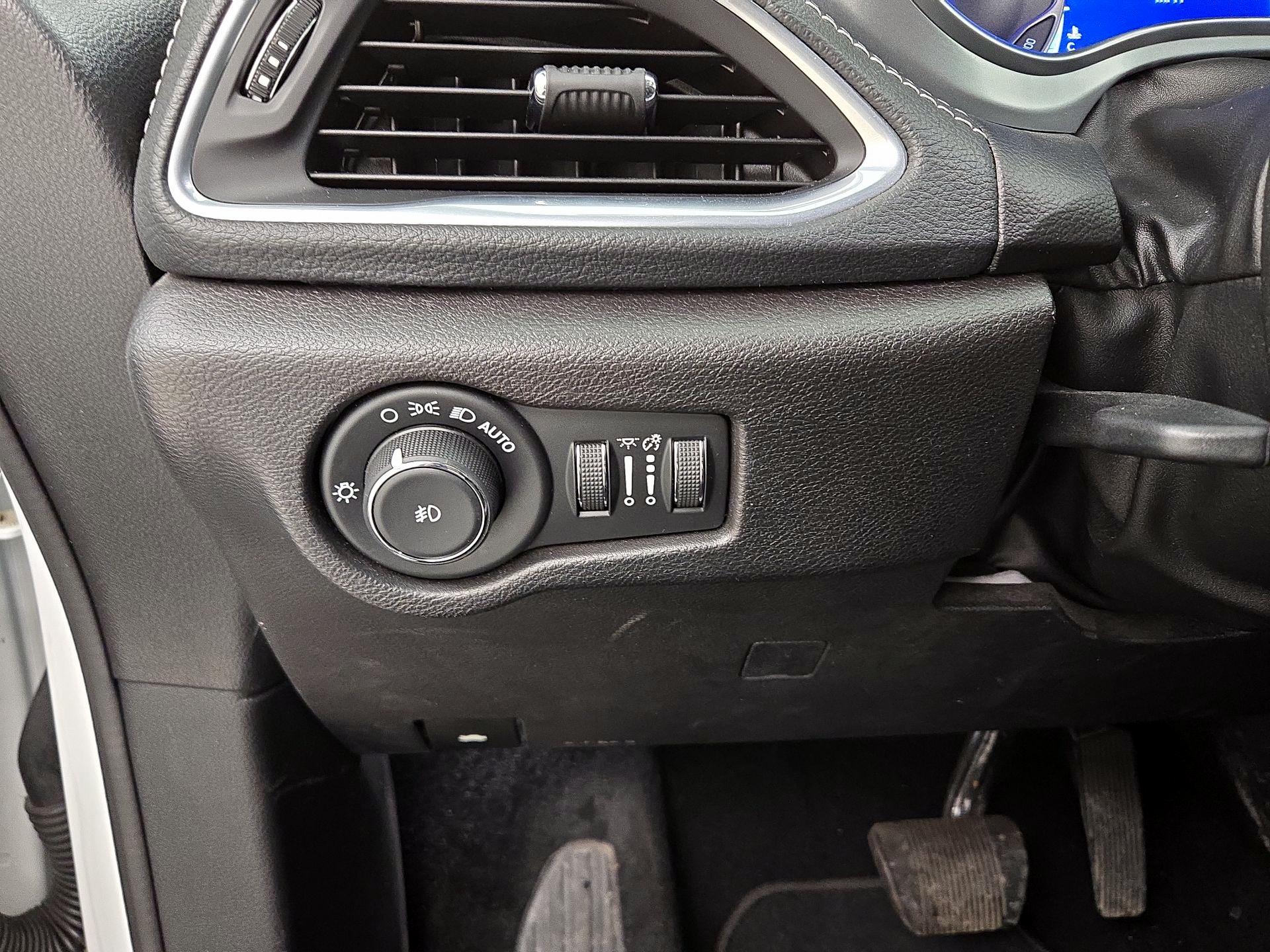 Thumbnail: 2020 Chrysler Pacifica - 13