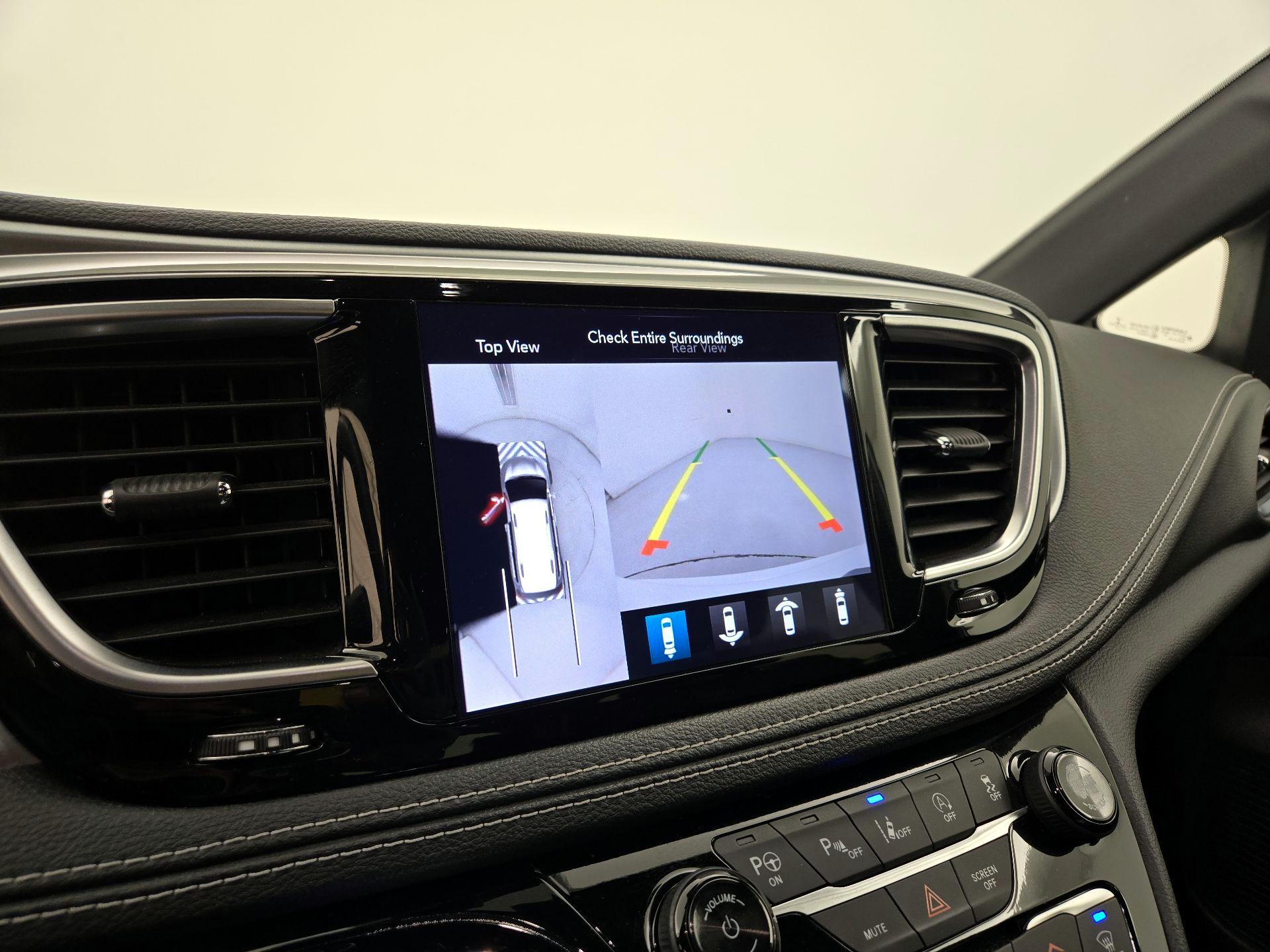 Thumbnail: 2020 Chrysler Pacifica - 15