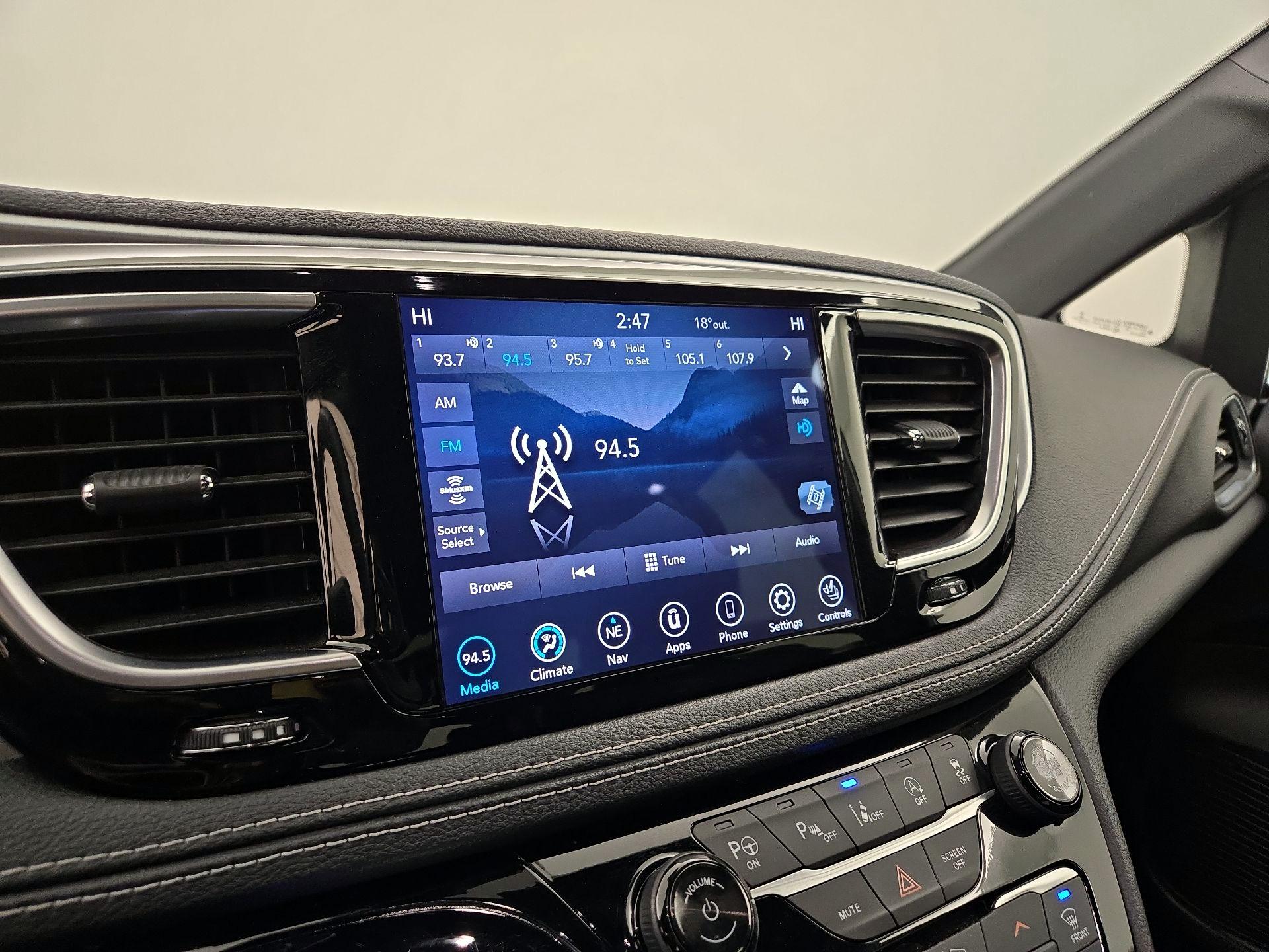 Thumbnail: 2020 Chrysler Pacifica - 16