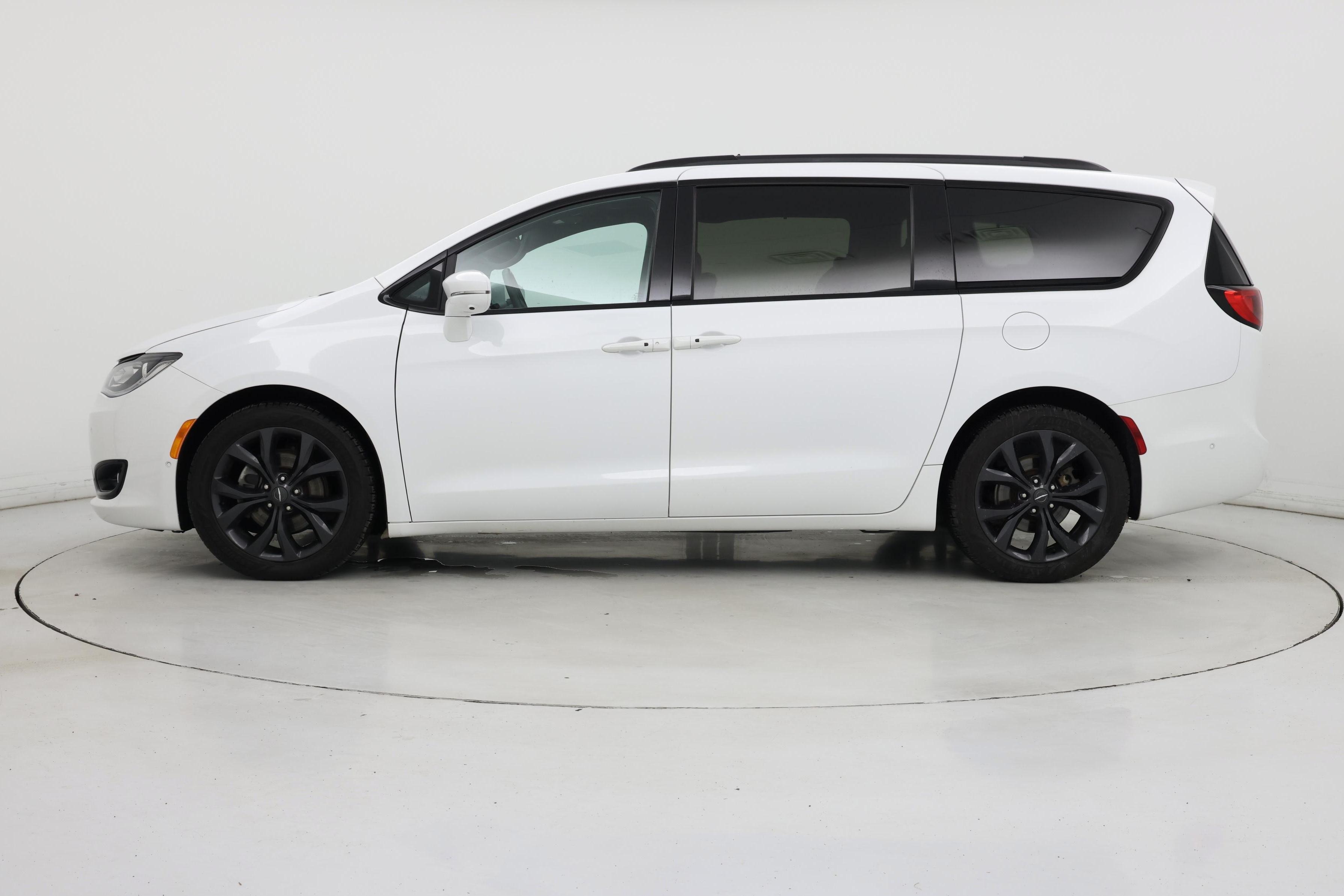 Thumbnail: 2020 Chrysler Pacifica - 3