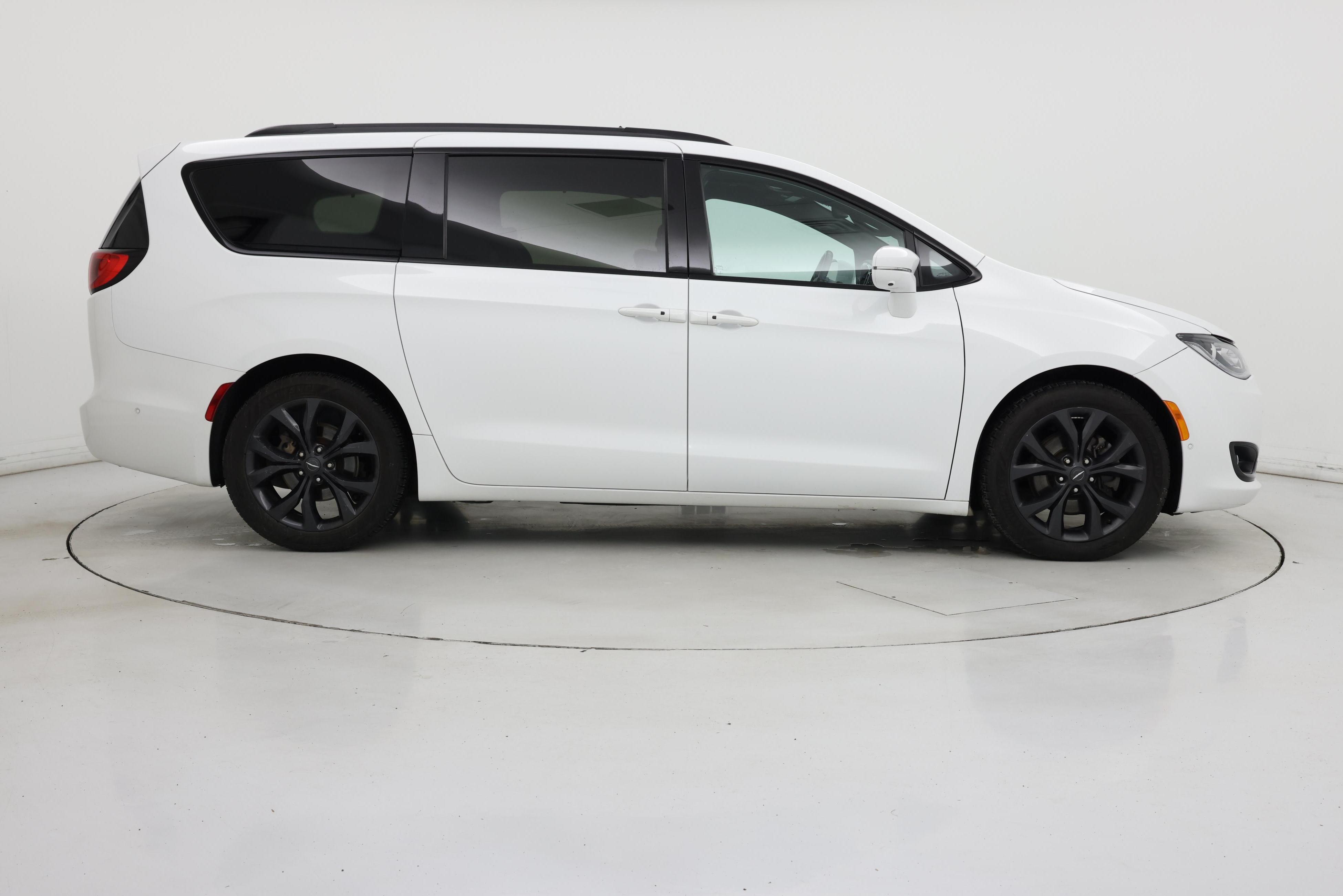 Thumbnail: 2020 Chrysler Pacifica - 7