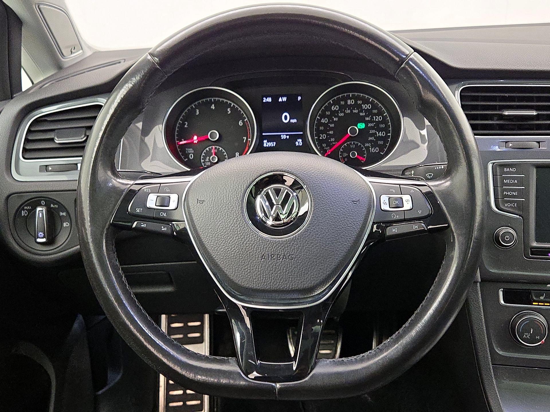 Thumbnail: 2017 Volkswagen Golf - 10