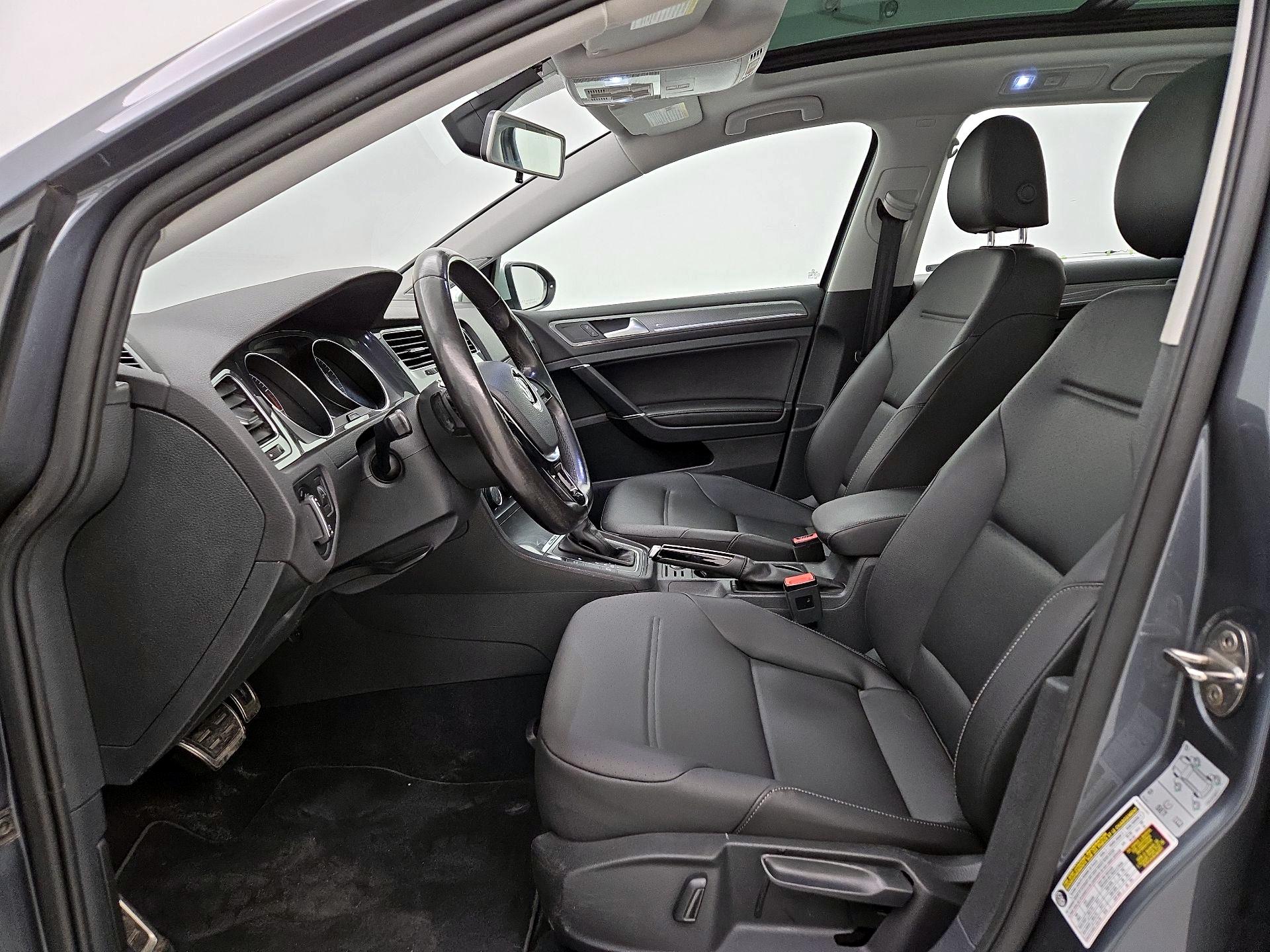 Thumbnail: 2017 Volkswagen Golf - 11