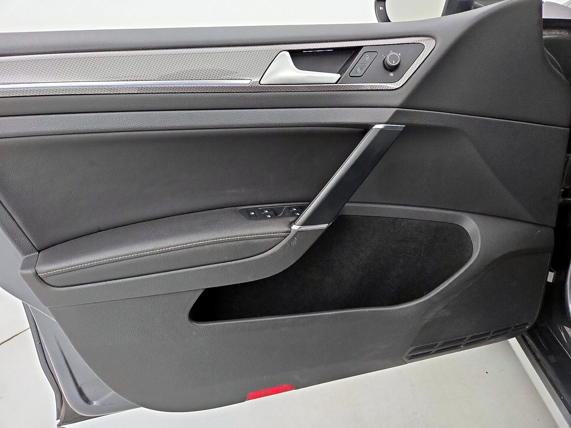 Thumbnail: 2017 Volkswagen Golf - 12