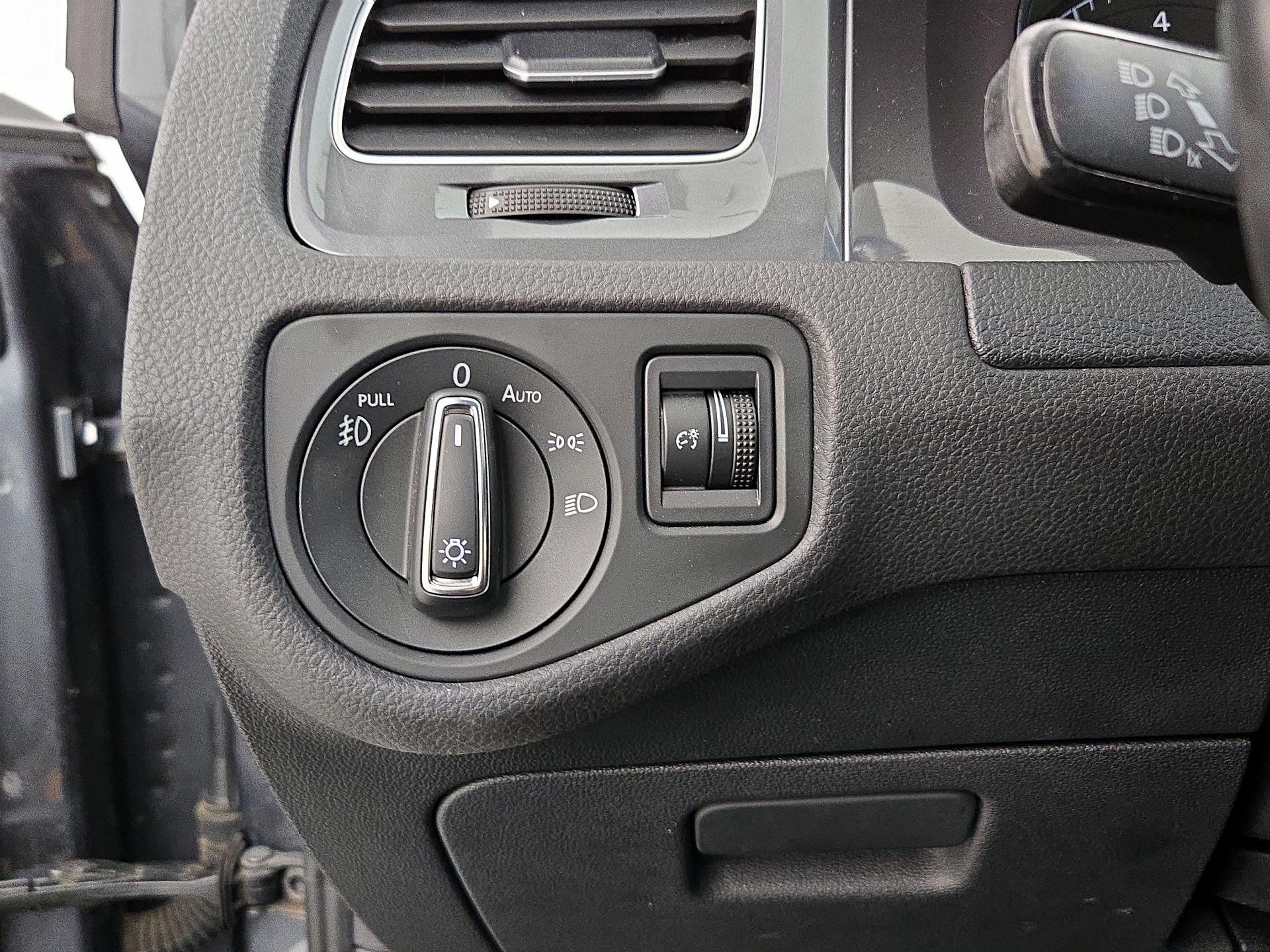 Thumbnail: 2017 Volkswagen Golf - 13