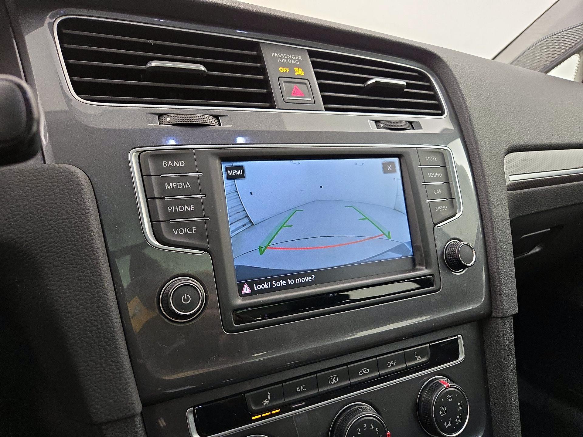 Thumbnail: 2017 Volkswagen Golf - 14