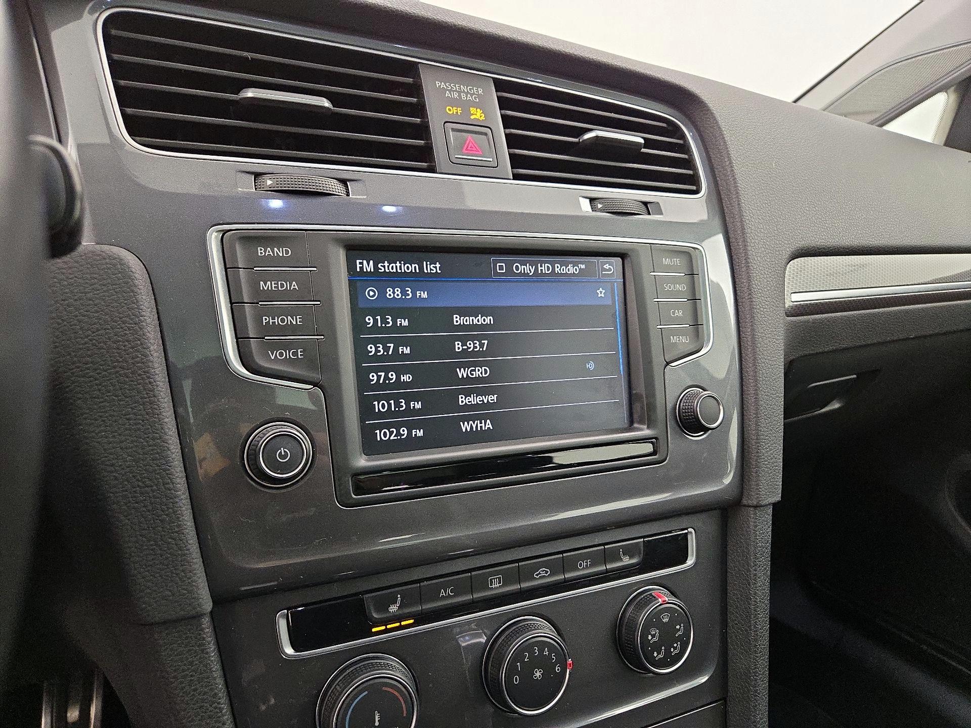 Thumbnail: 2017 Volkswagen Golf - 15