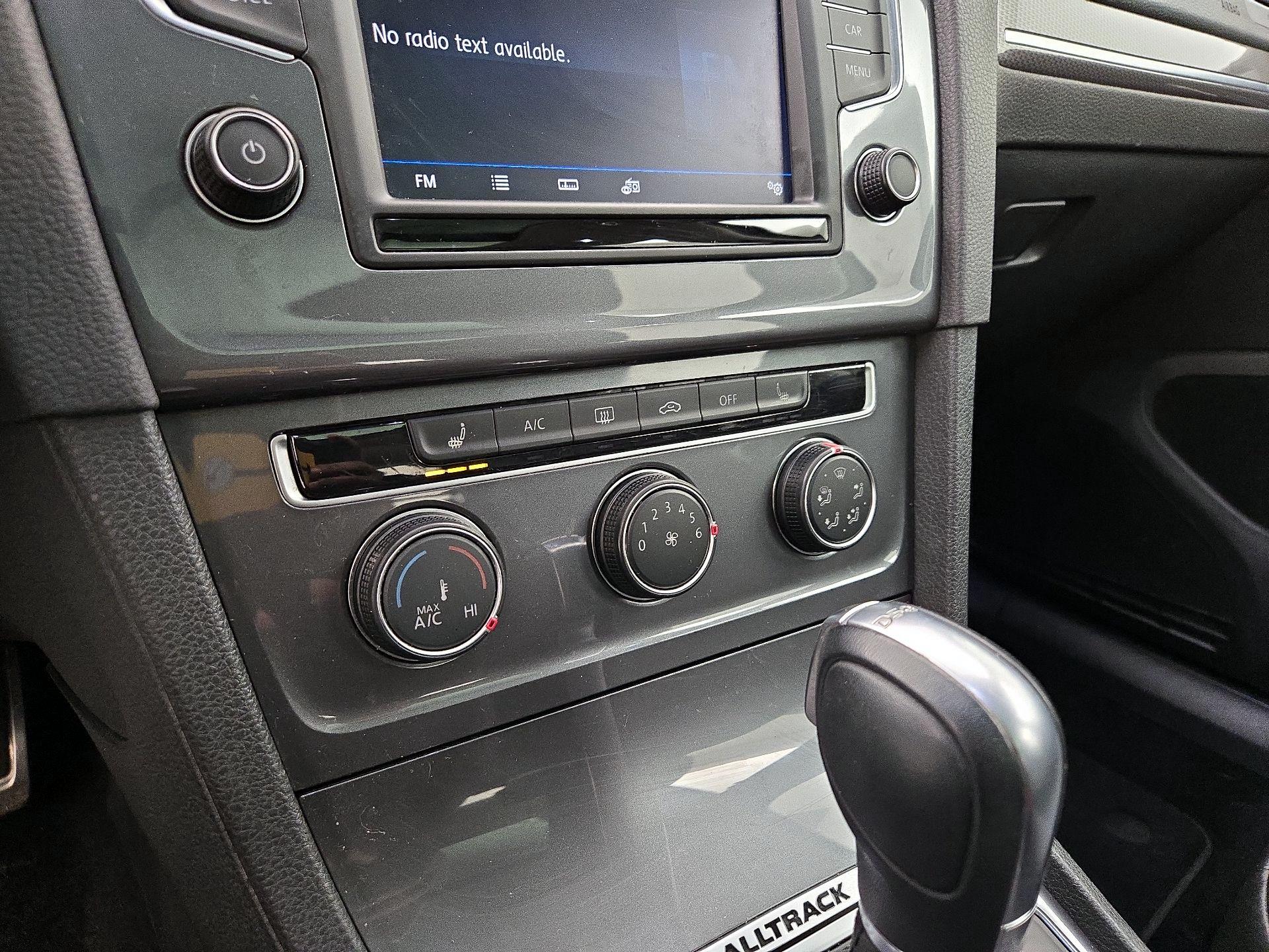 Thumbnail: 2017 Volkswagen Golf - 16