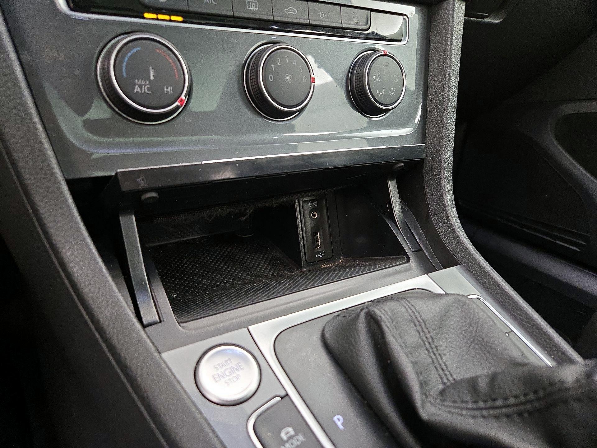 Thumbnail: 2017 Volkswagen Golf - 18