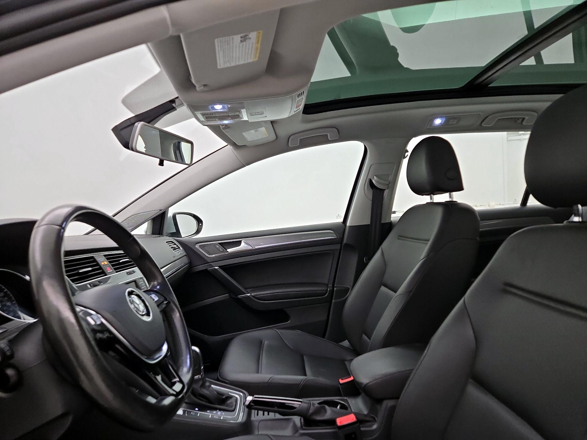 Thumbnail: 2017 Volkswagen Golf - 19