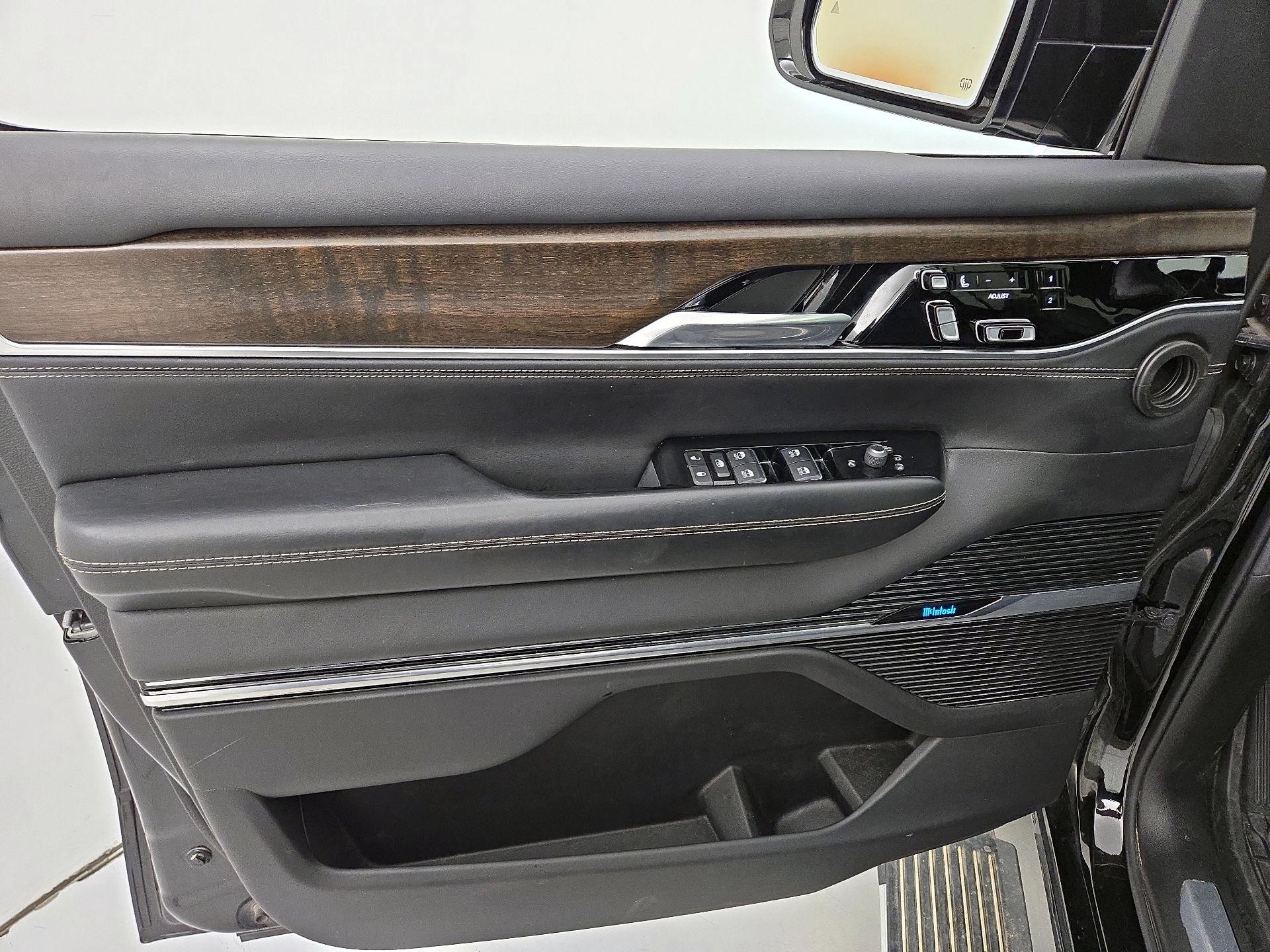 Thumbnail: 2022 Jeep Grand Wagoneer - 12