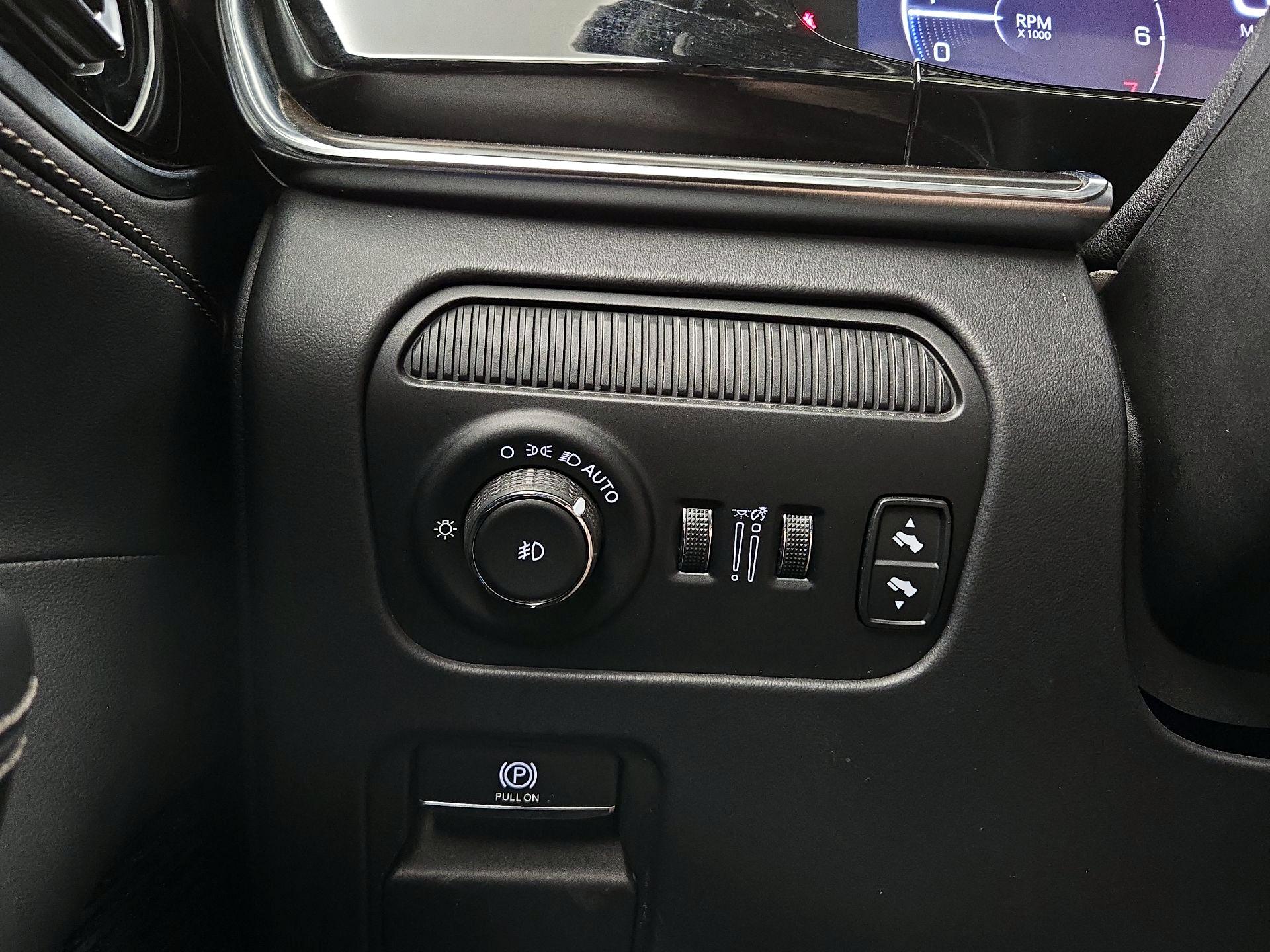 Thumbnail: 2022 Jeep Grand Wagoneer - 13