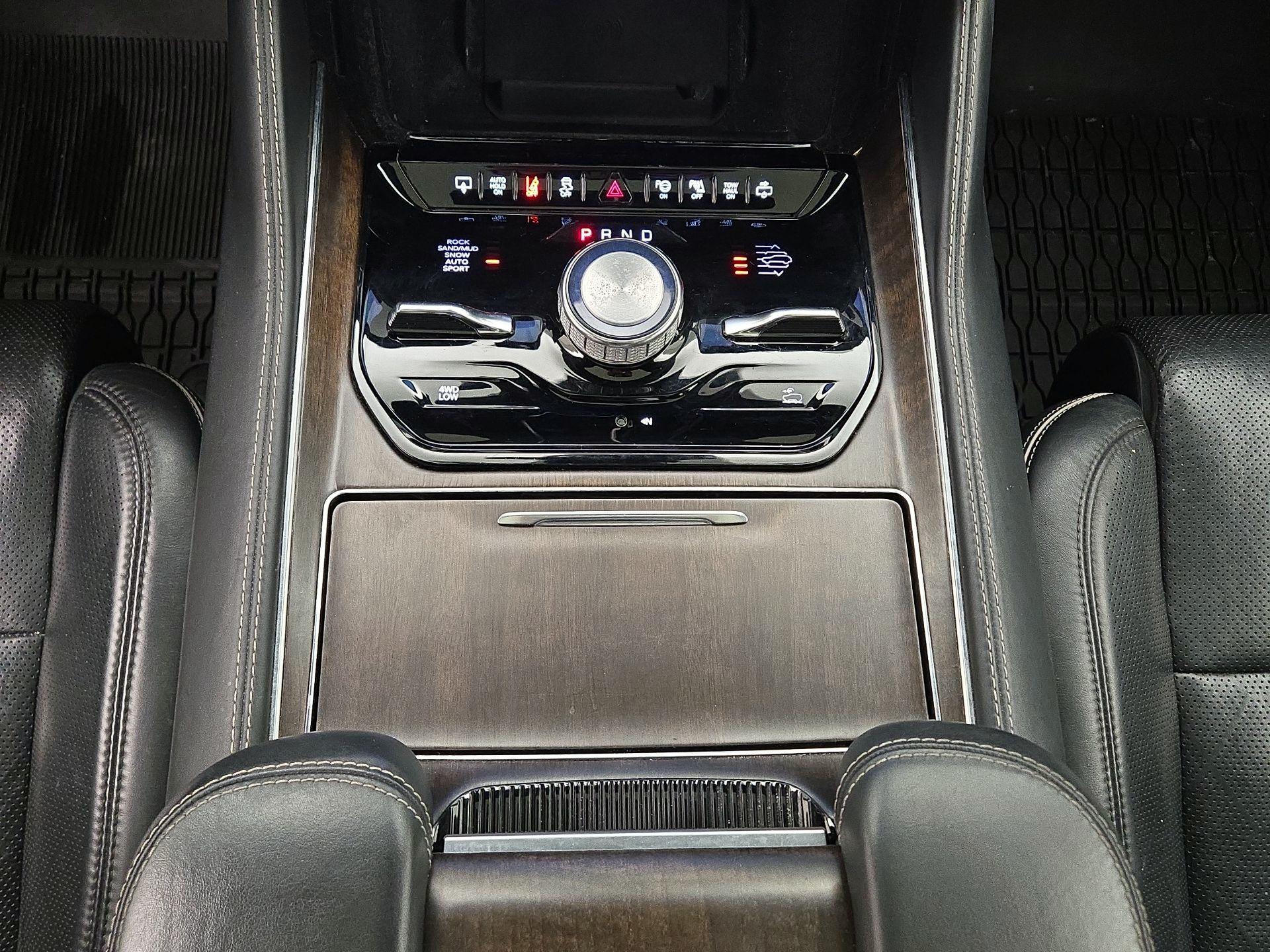 Thumbnail: 2022 Jeep Grand Wagoneer - 18