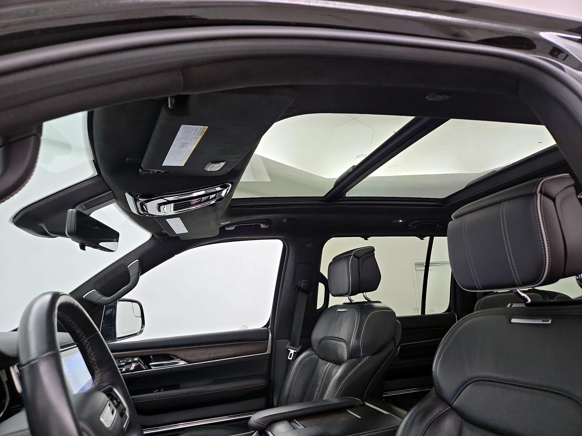 Thumbnail: 2022 Jeep Grand Wagoneer - 20