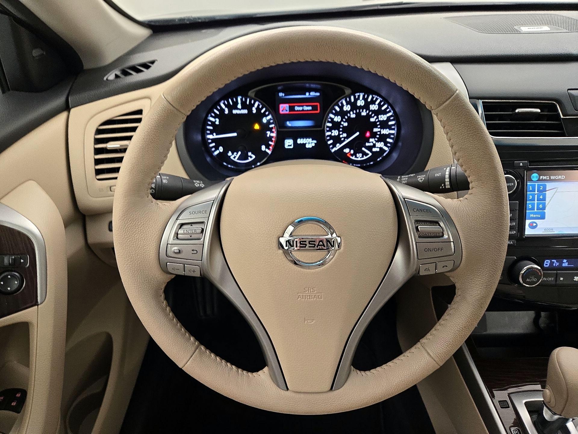 Thumbnail: 2015 Nissan Altima - 10