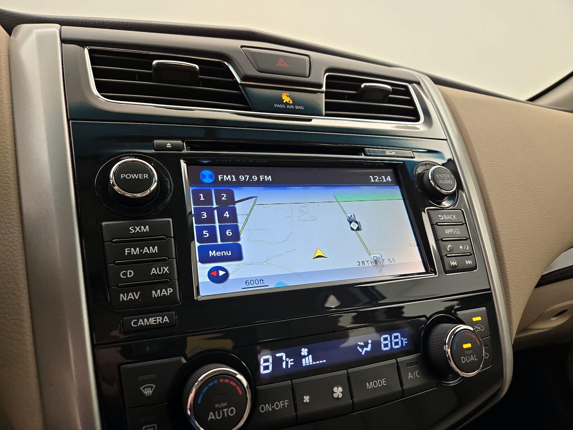 Thumbnail: 2015 Nissan Altima - 14