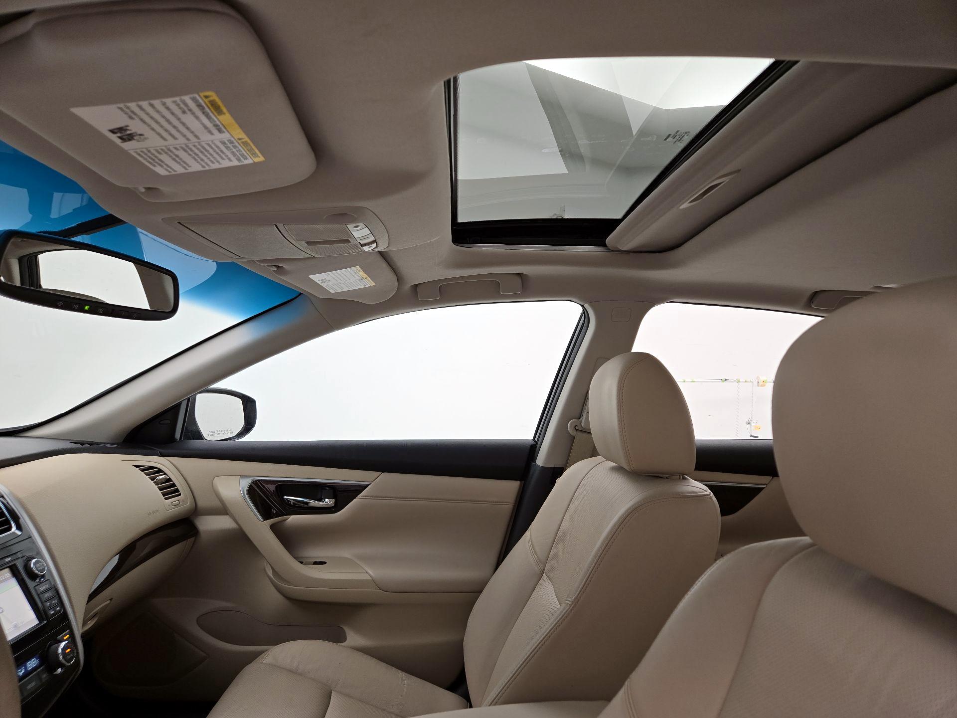 Thumbnail: 2015 Nissan Altima - 20