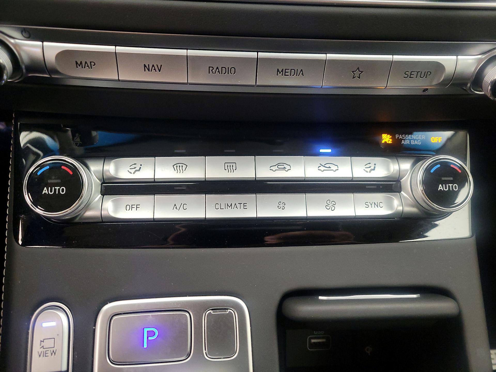 Thumbnail: 2022 Genesis G90 - 17