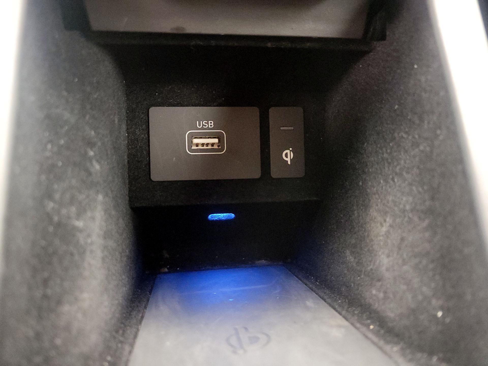 Thumbnail: 2022 Genesis G90 - 19