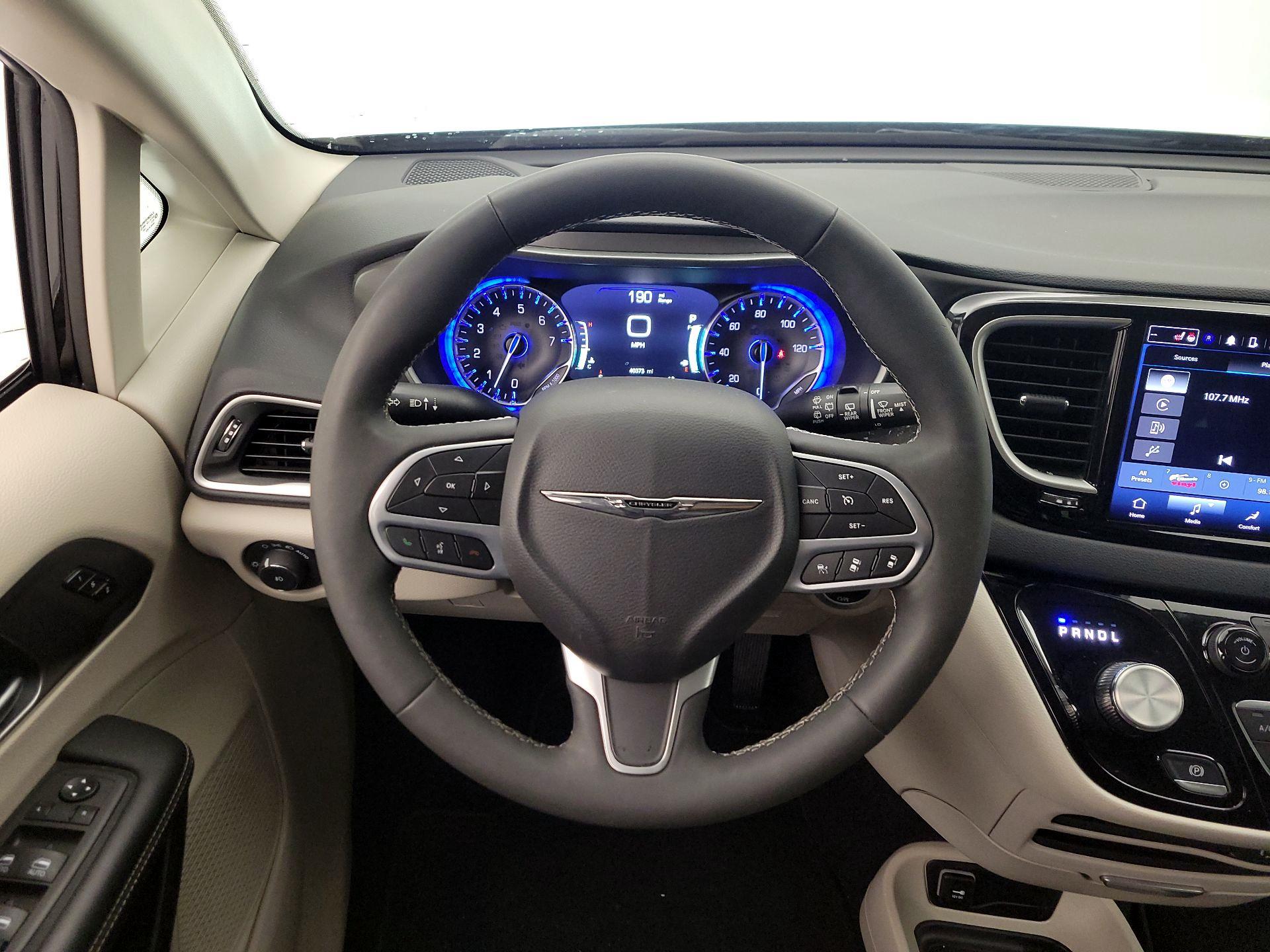 Thumbnail: 2024 Chrysler Pacifica - 10