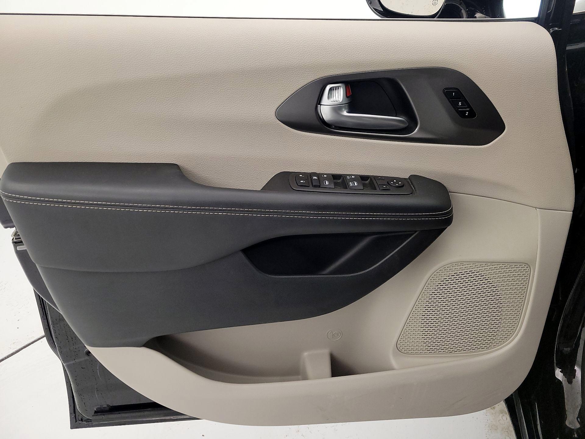 Thumbnail: 2024 Chrysler Pacifica - 12