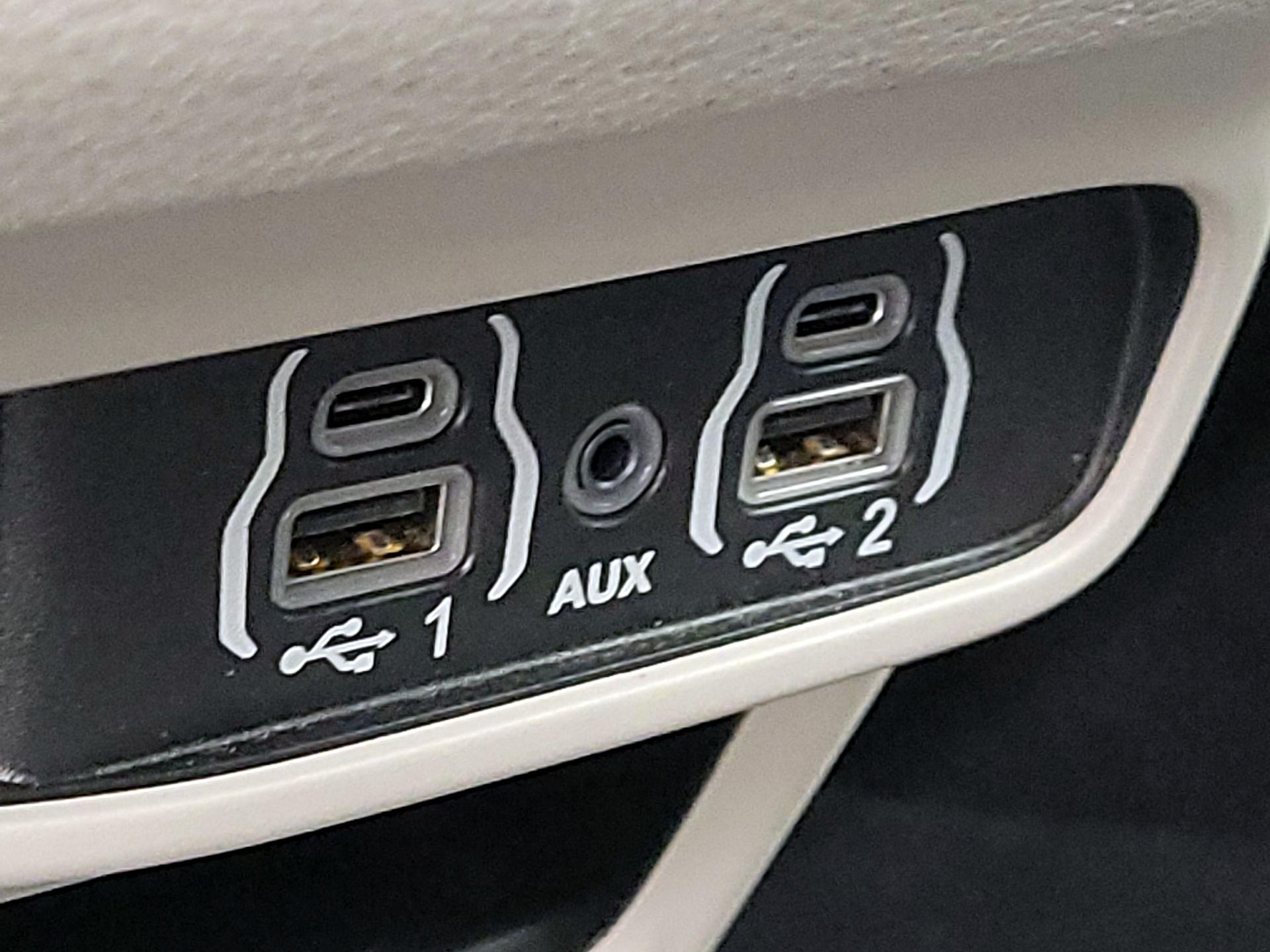 Thumbnail: 2024 Chrysler Pacifica - 18