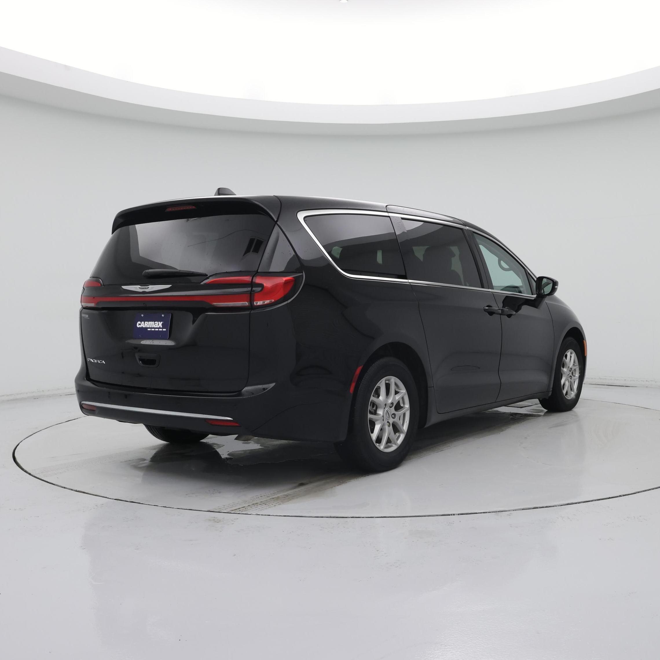 Thumbnail: 2024 Chrysler Pacifica - 8