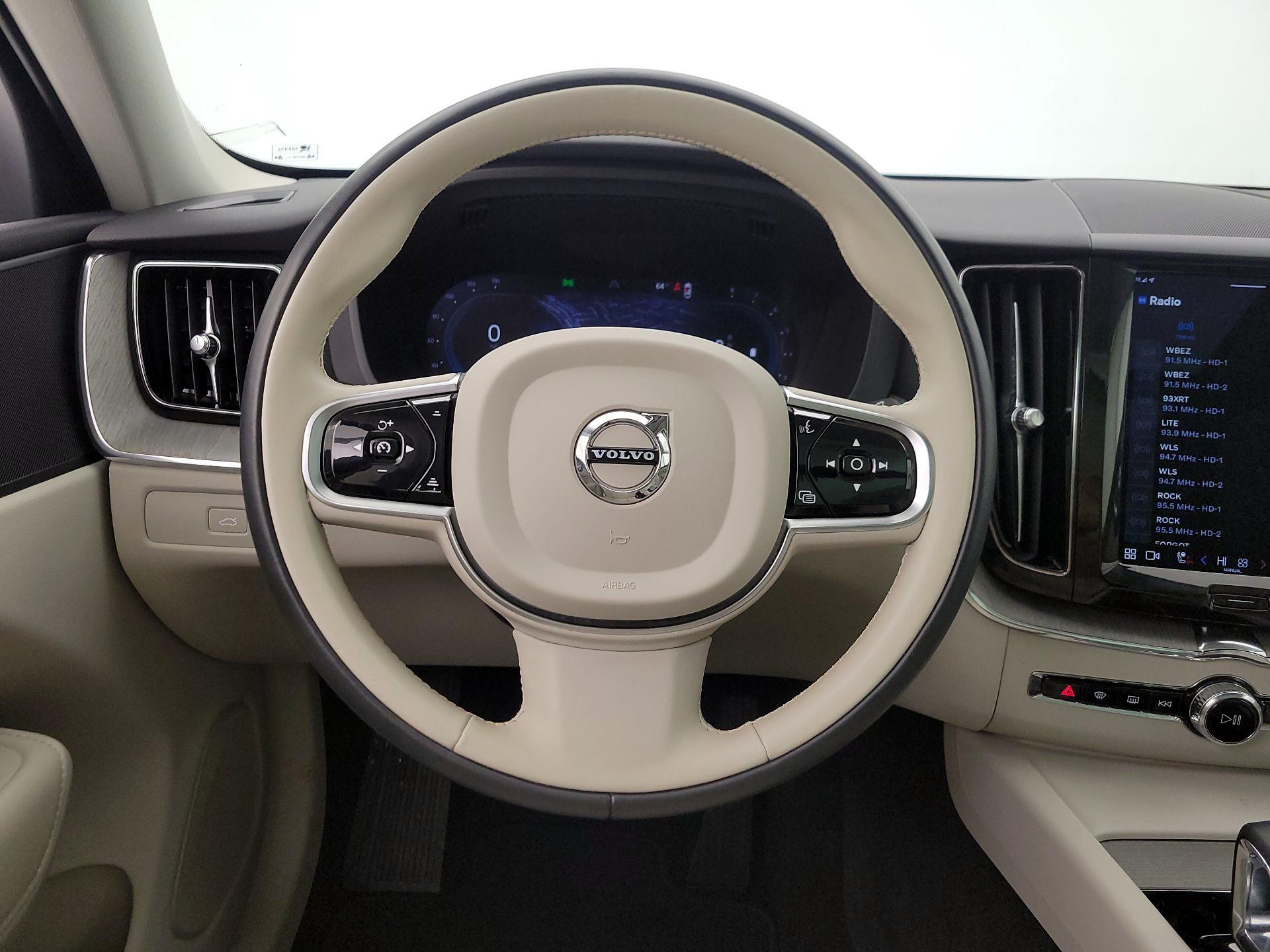 Thumbnail: 2023 Volvo XC60 - 10