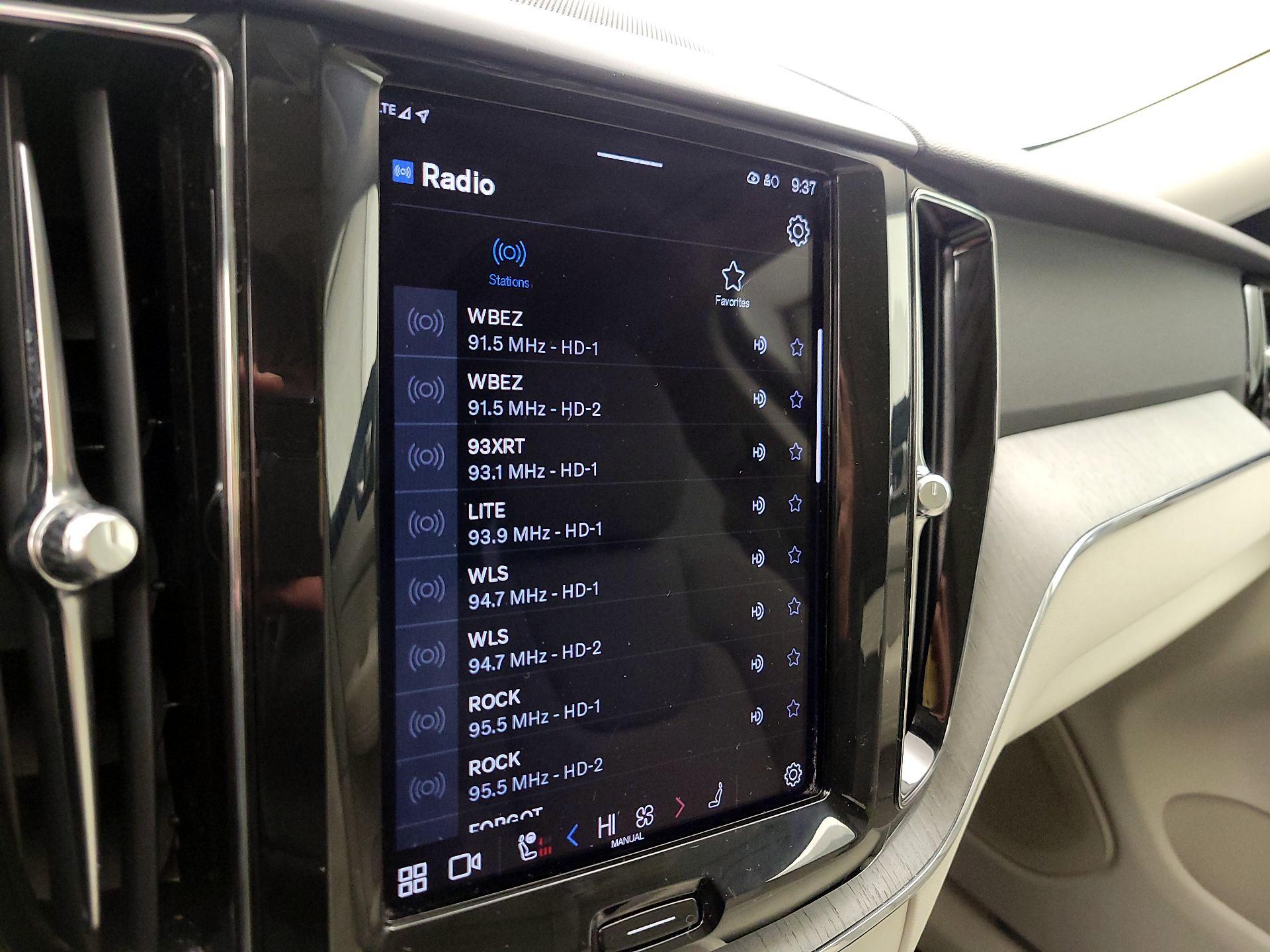 Thumbnail: 2023 Volvo XC60 - 15