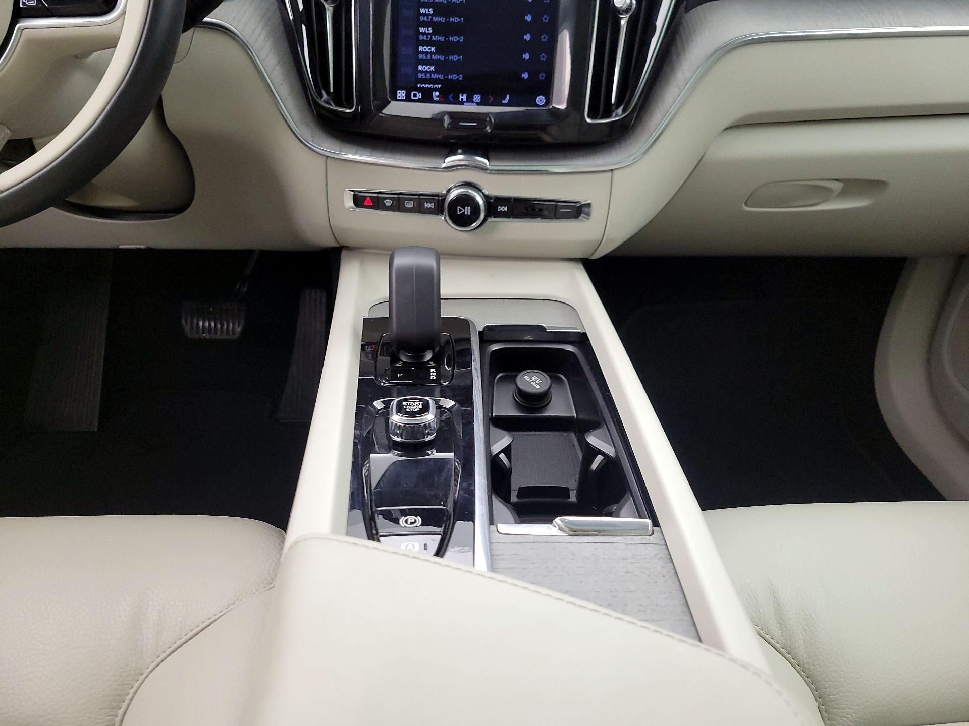 Thumbnail: 2023 Volvo XC60 - 17