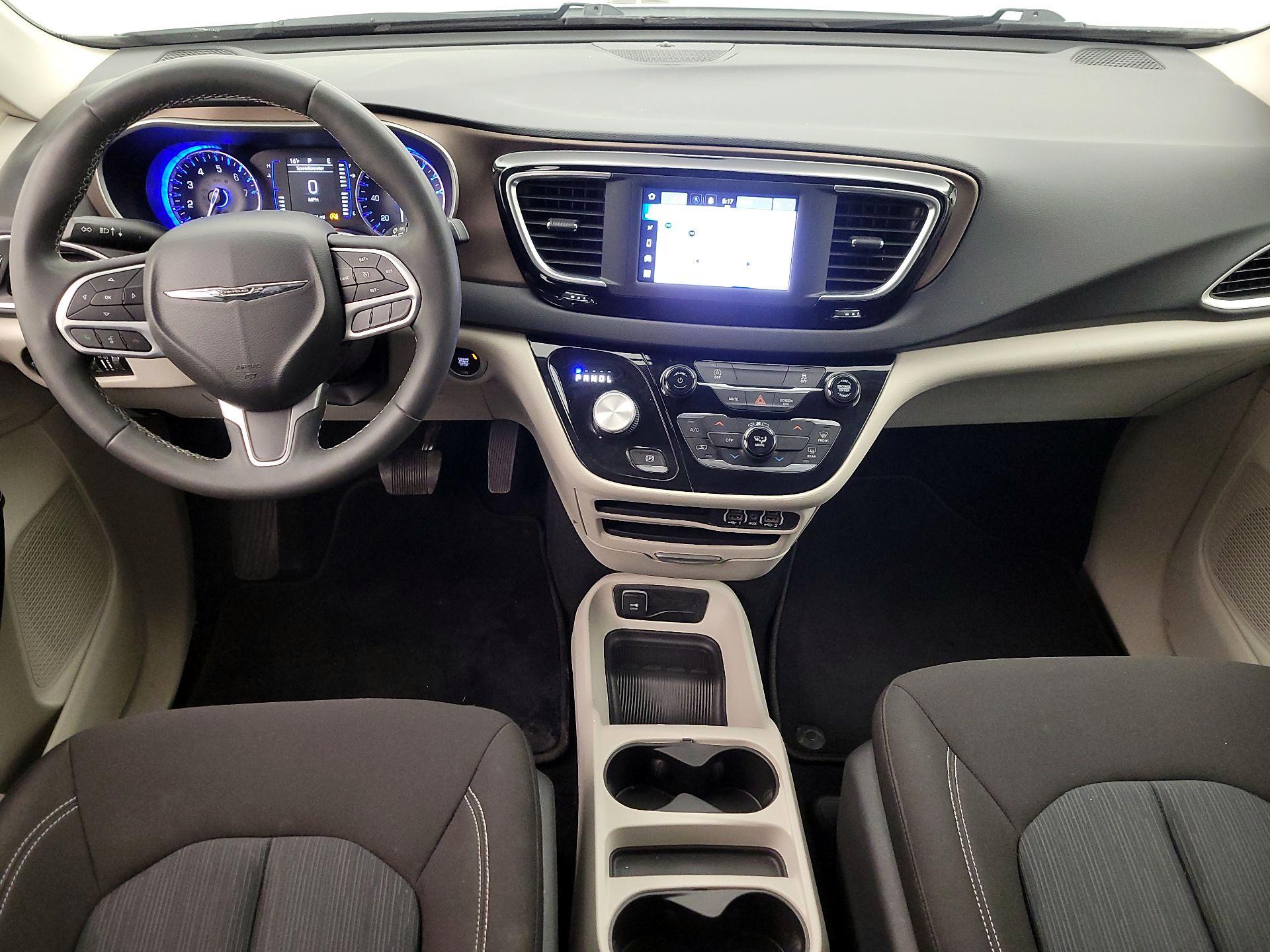 Thumbnail: 2022 Chrysler Voyager - 9