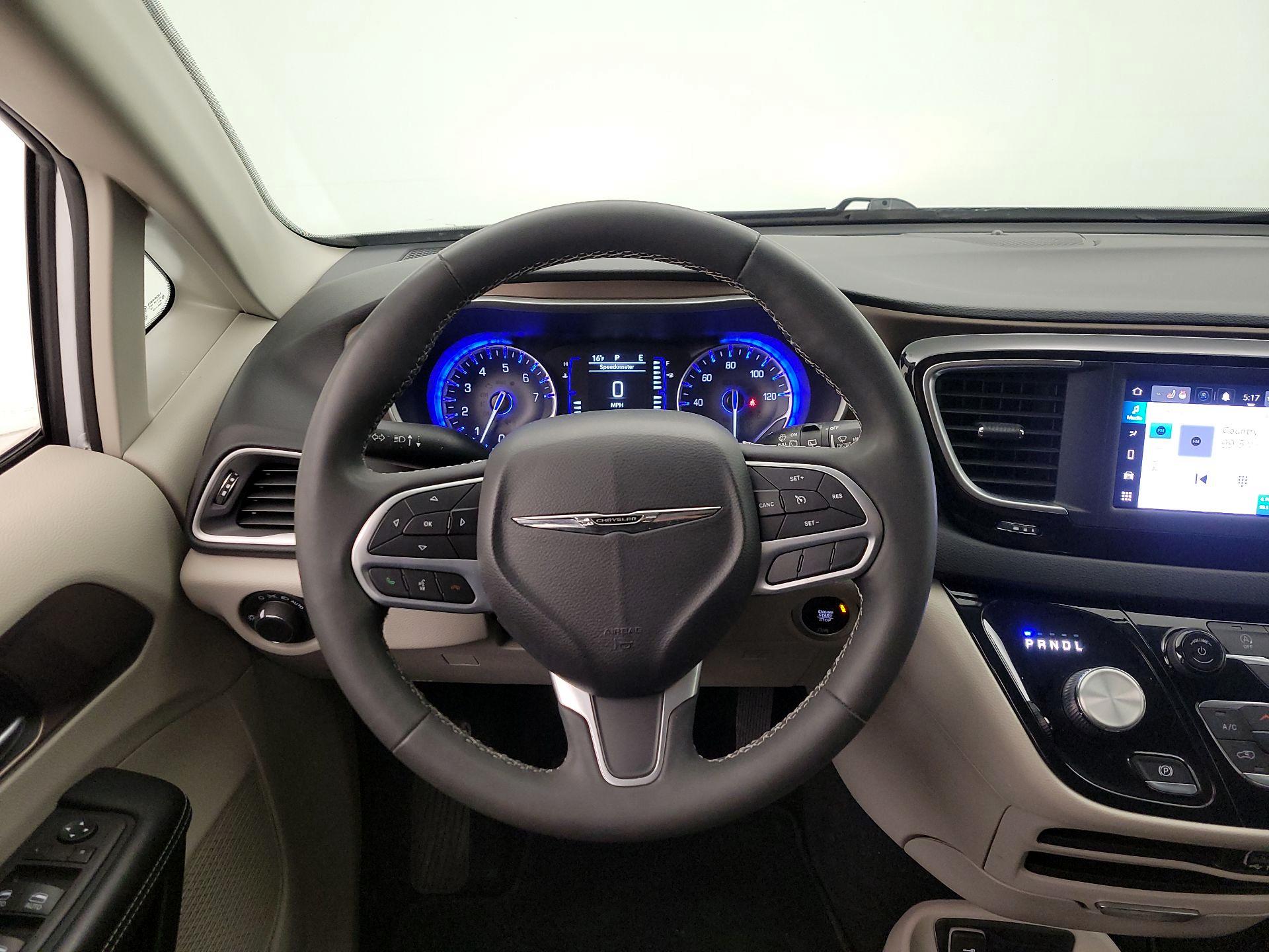 Thumbnail: 2022 Chrysler Voyager - 10