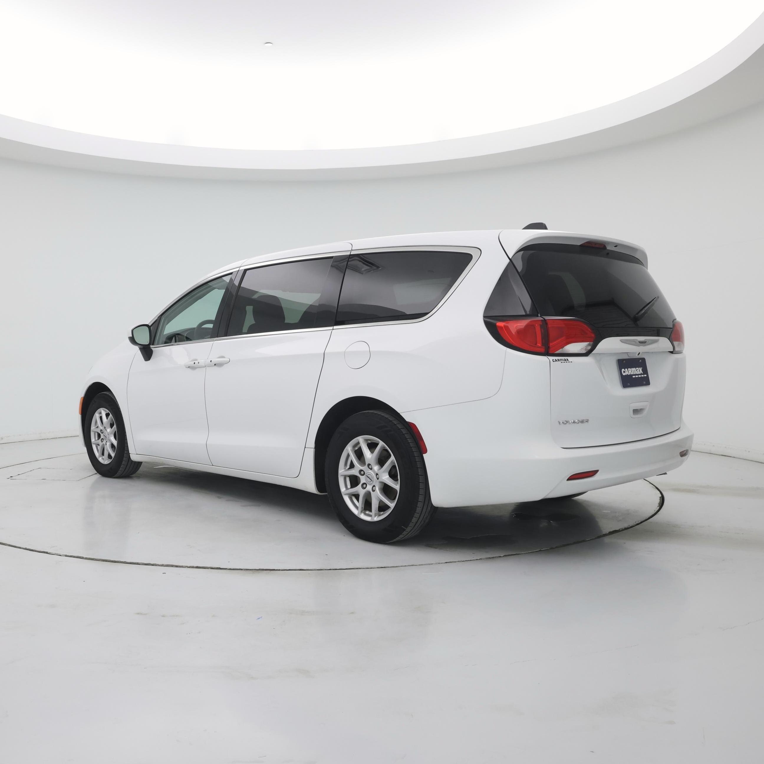 Thumbnail: 2022 Chrysler Voyager - 2