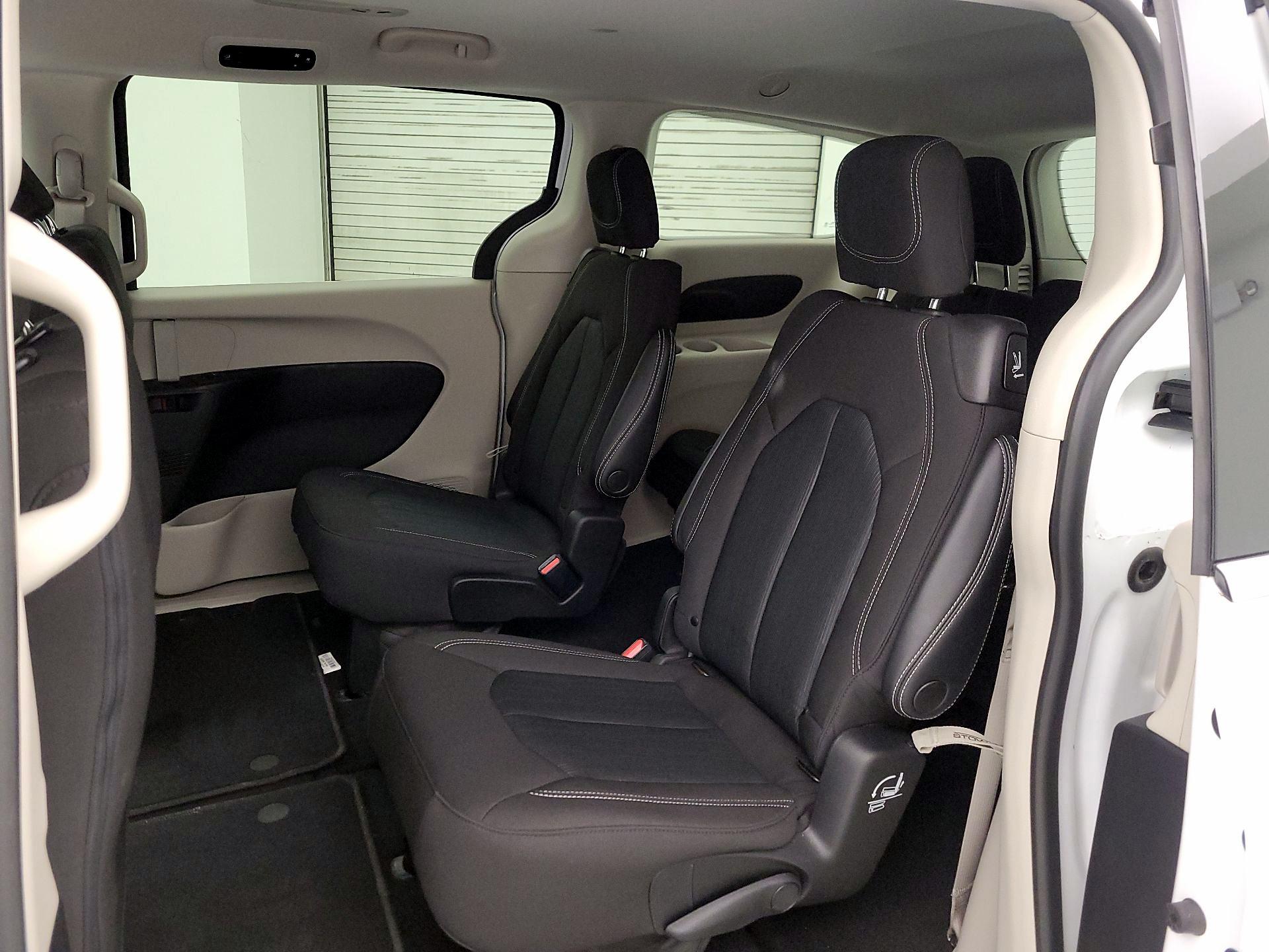 Thumbnail: 2022 Chrysler Voyager - 19