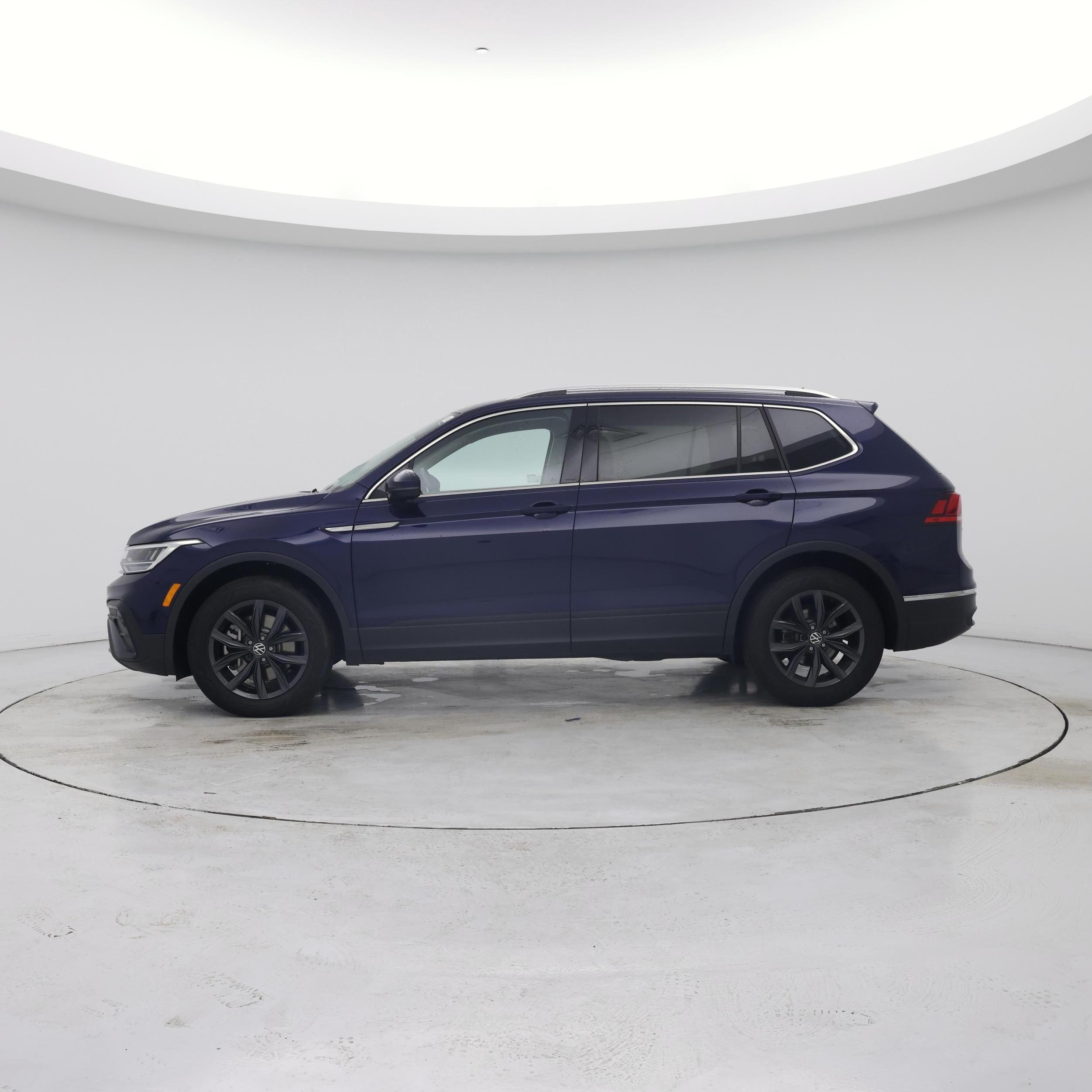 Thumbnail: 2024 Volkswagen Tiguan - 3