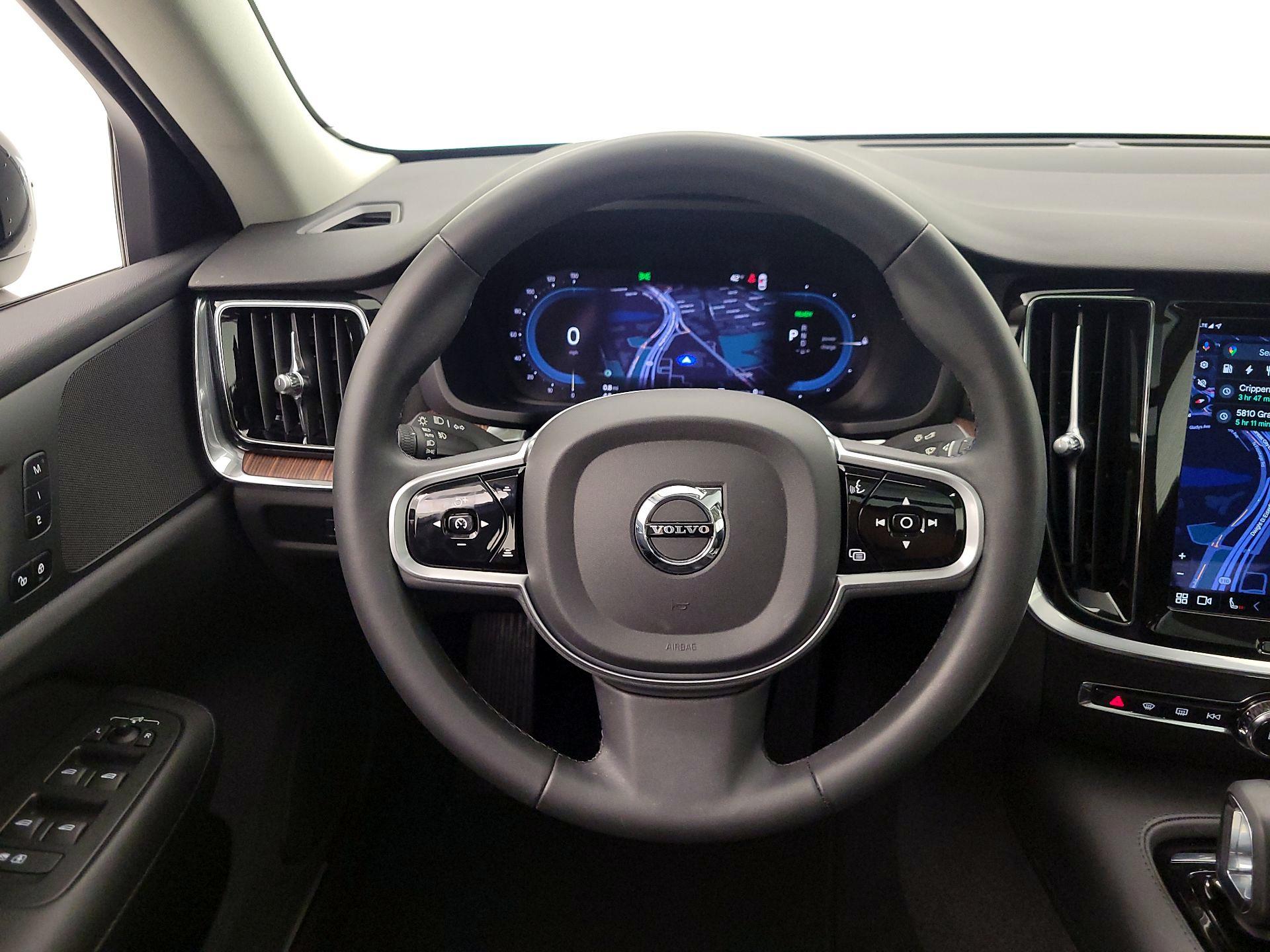 Thumbnail: 2023 Volvo S60 - 10