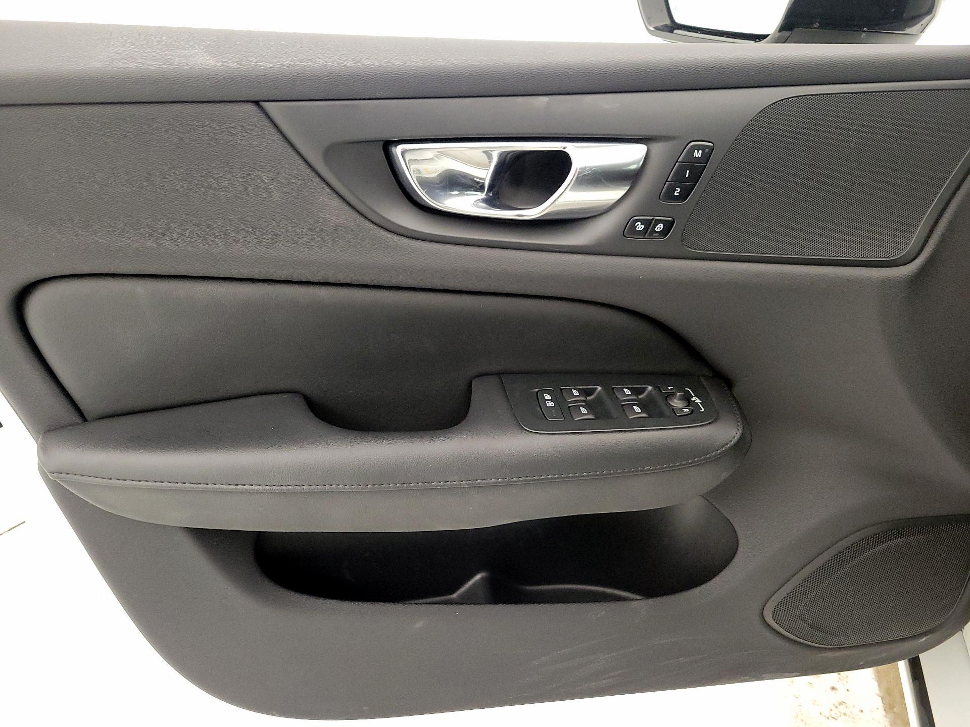 Thumbnail: 2023 Volvo S60 - 12