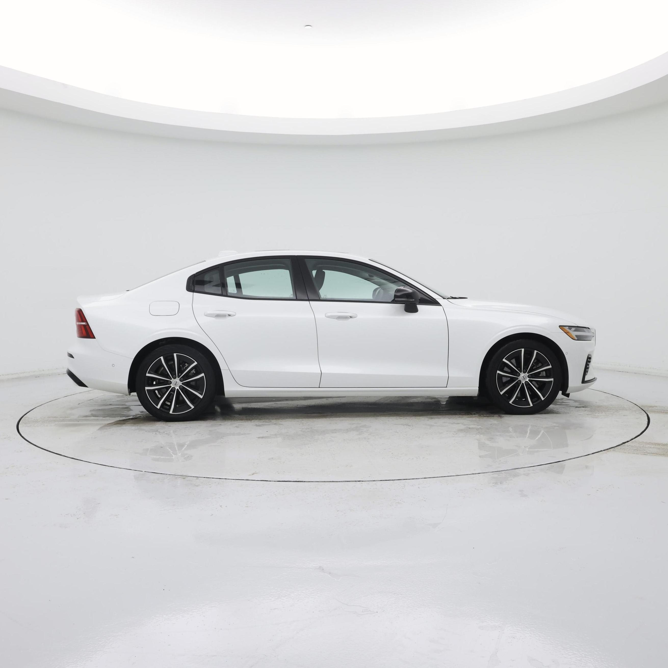 Thumbnail: 2023 Volvo S60 - 7