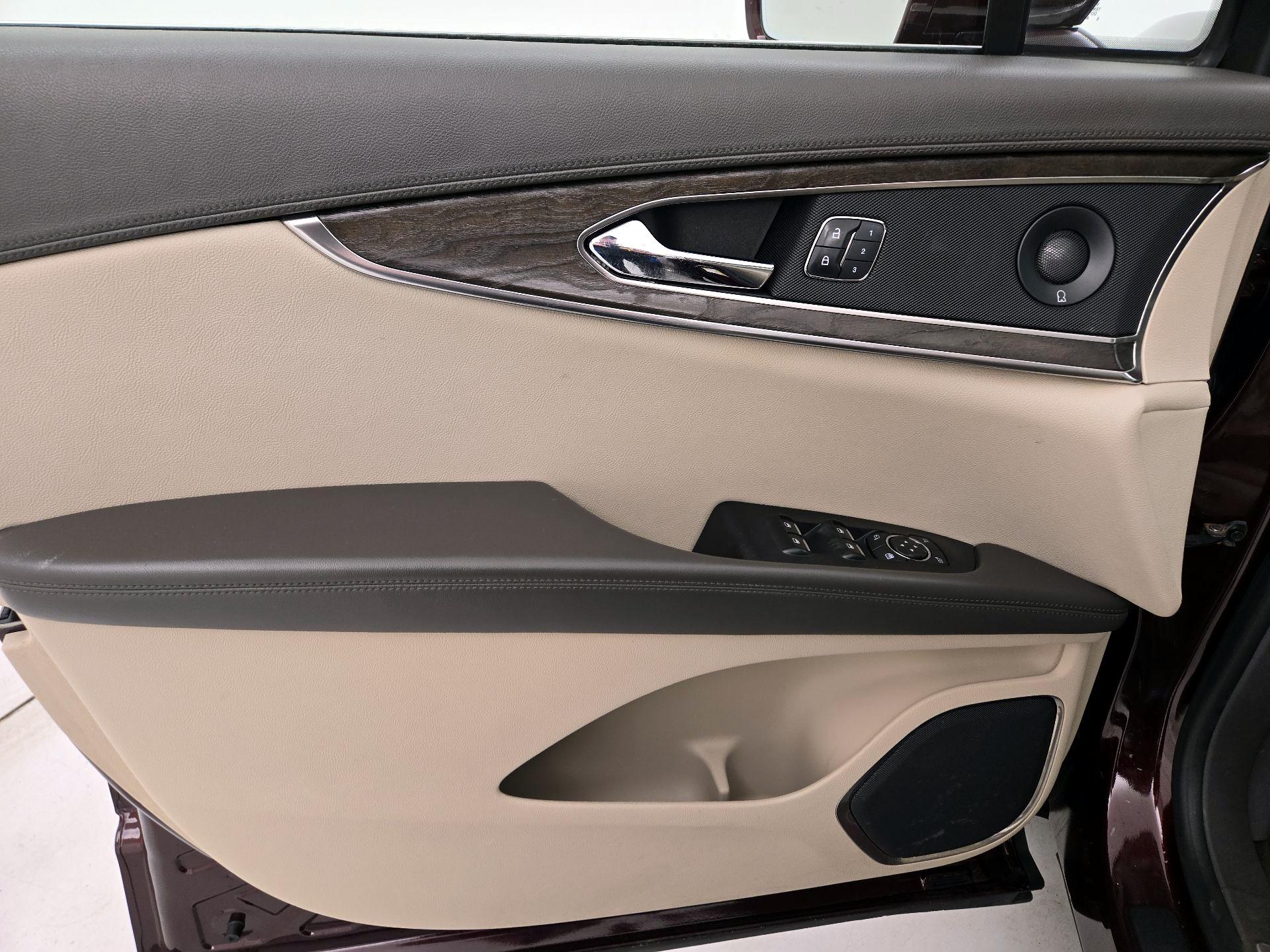 Thumbnail: 2019 Lincoln Nautilus - 12