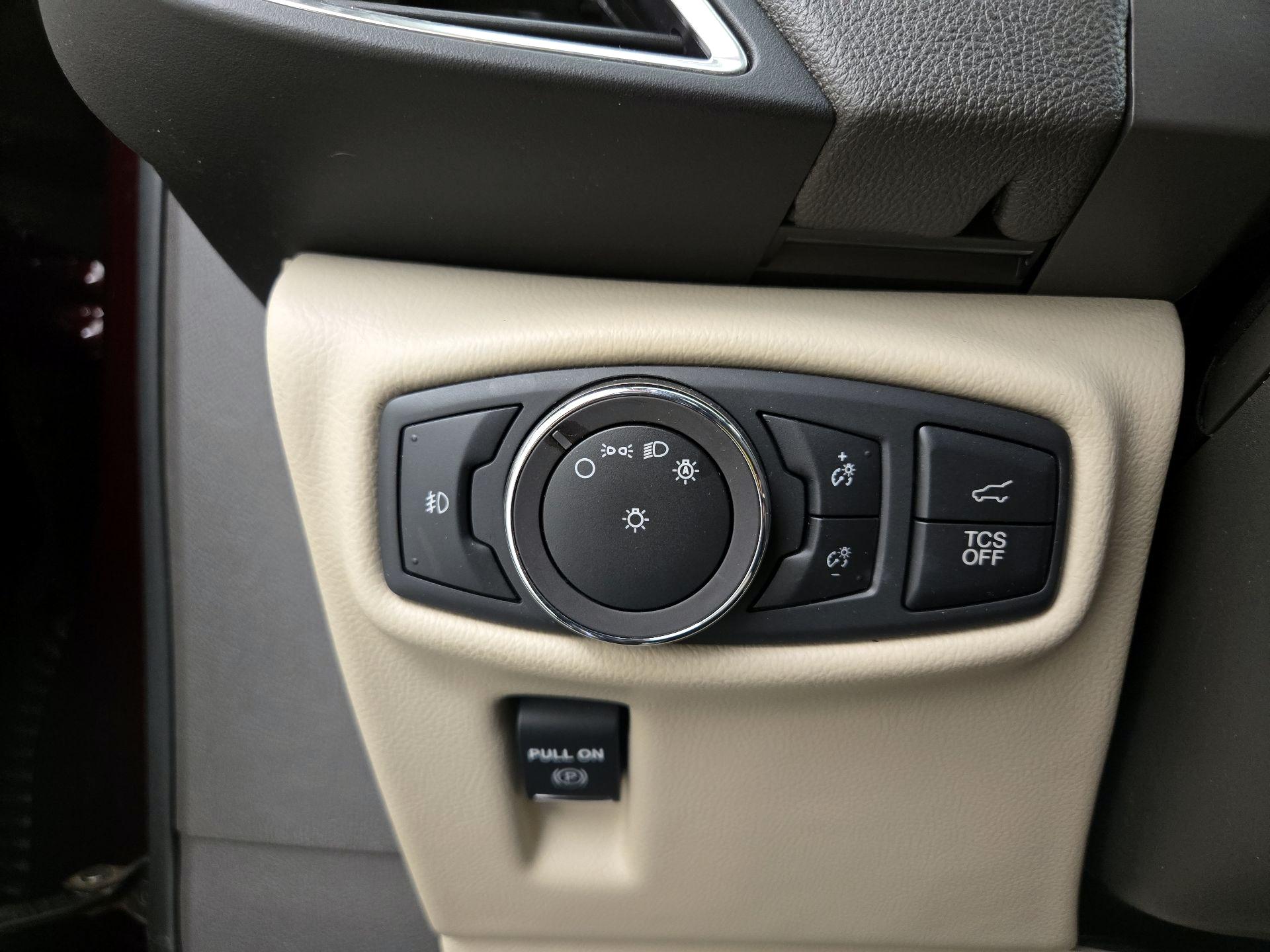 Thumbnail: 2019 Lincoln Nautilus - 13