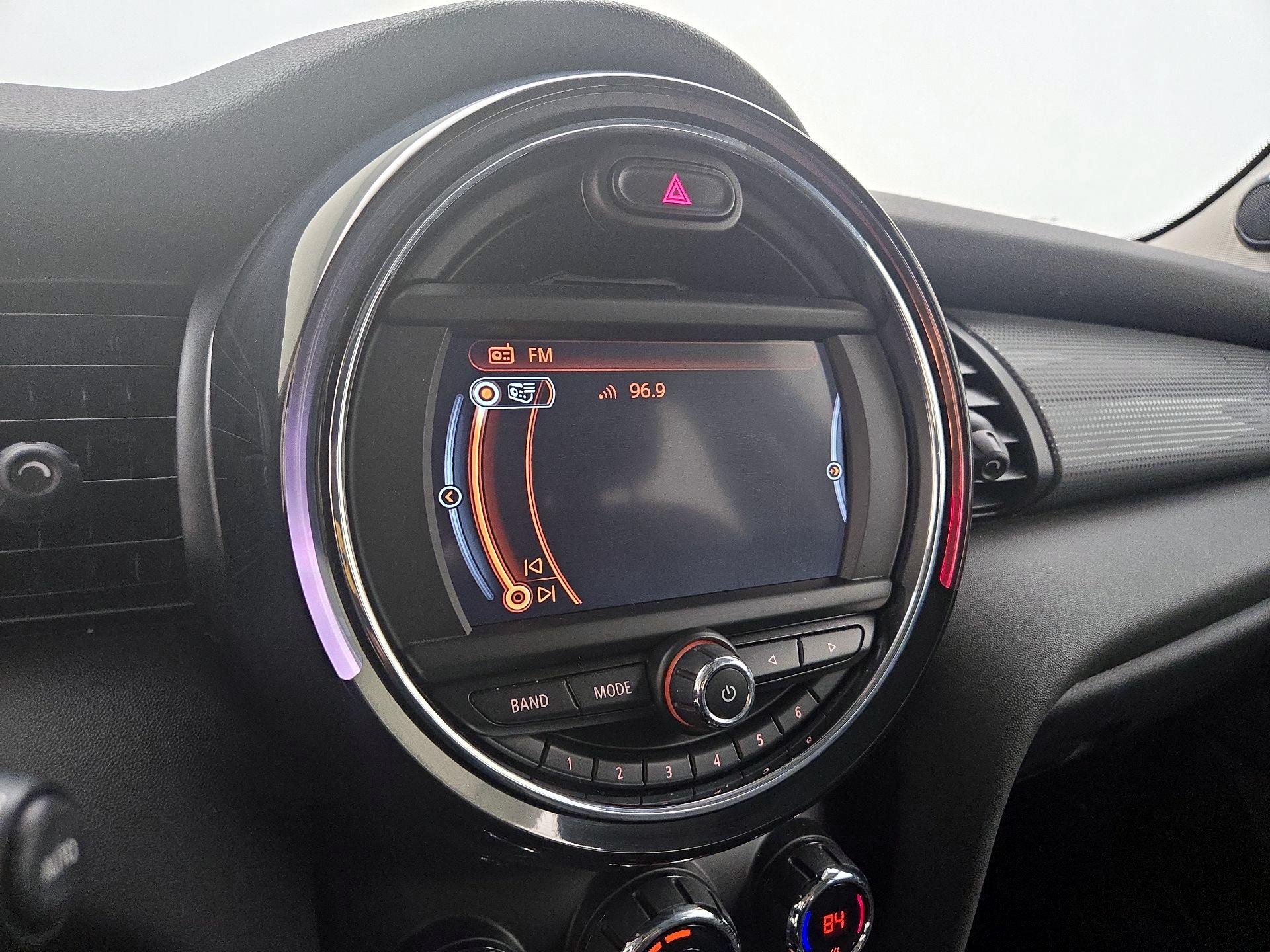 Thumbnail: 2016 MINI Cooper Hardtop - 14