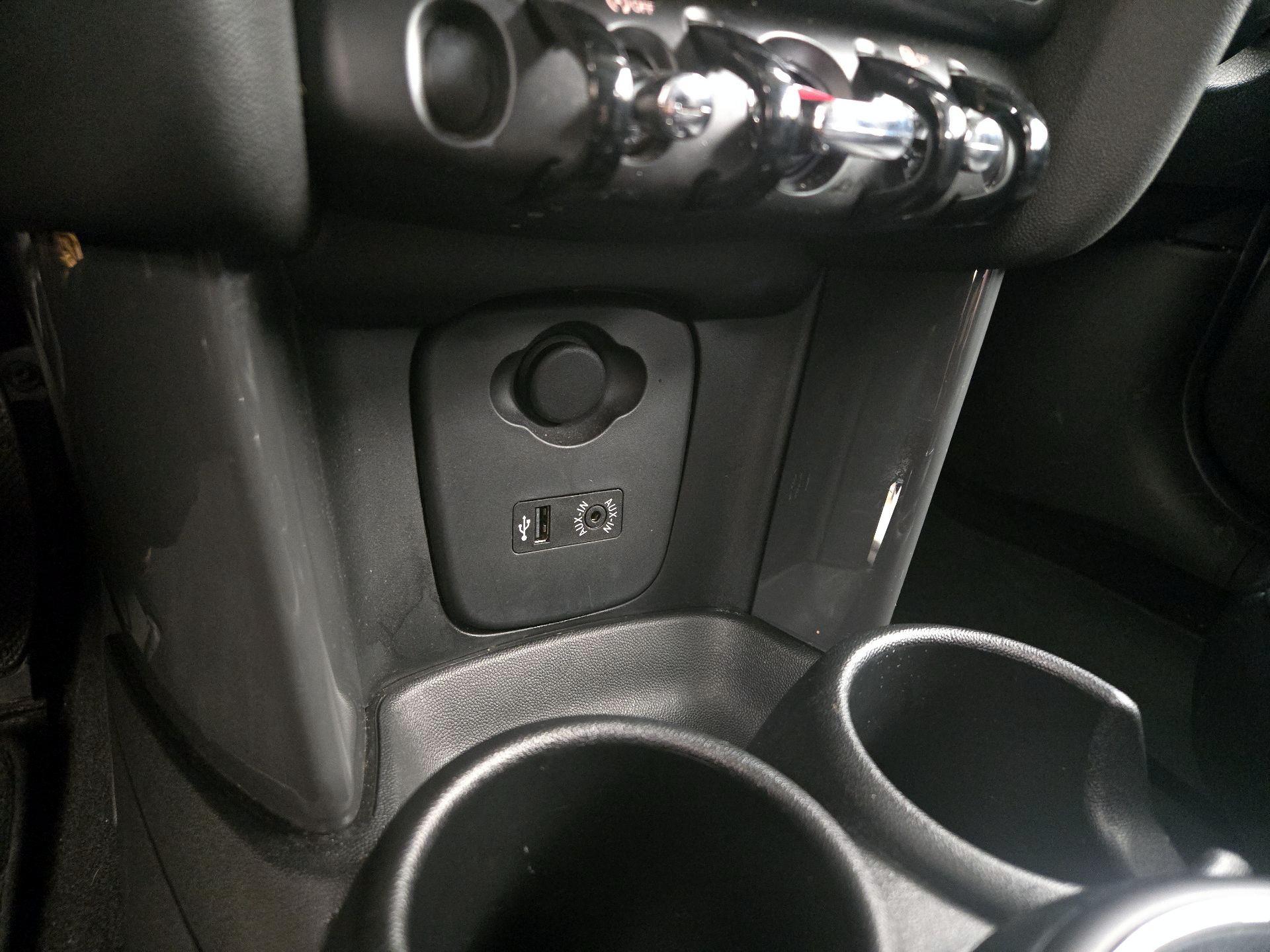 Thumbnail: 2016 MINI Cooper Hardtop - 17